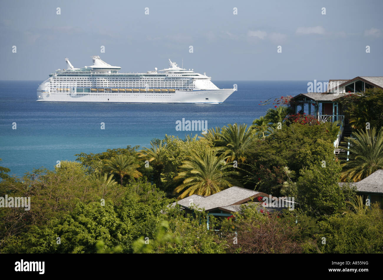 Royal caribbean cruise ship antigua hi-res stock photography and images ...