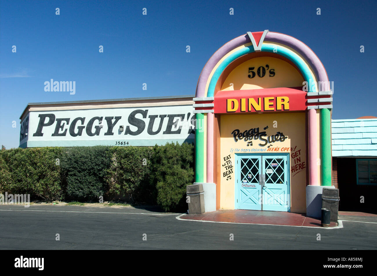 Peggy Sue's Nifty Fifties Diner in Barstow, California USA Stock Photo