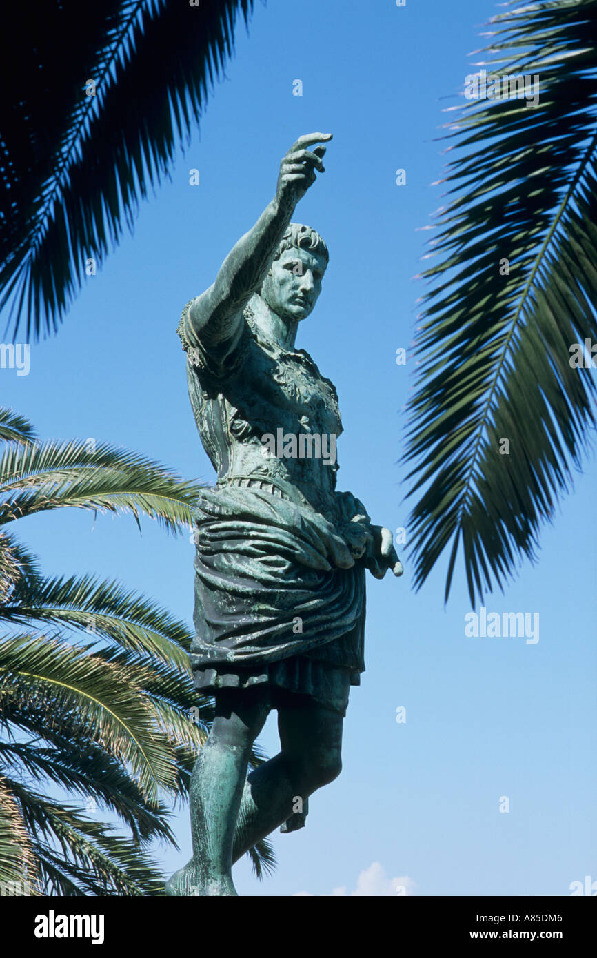 Italy Campania Naples Via Cesario Console statue palm Stock Photo Alamy