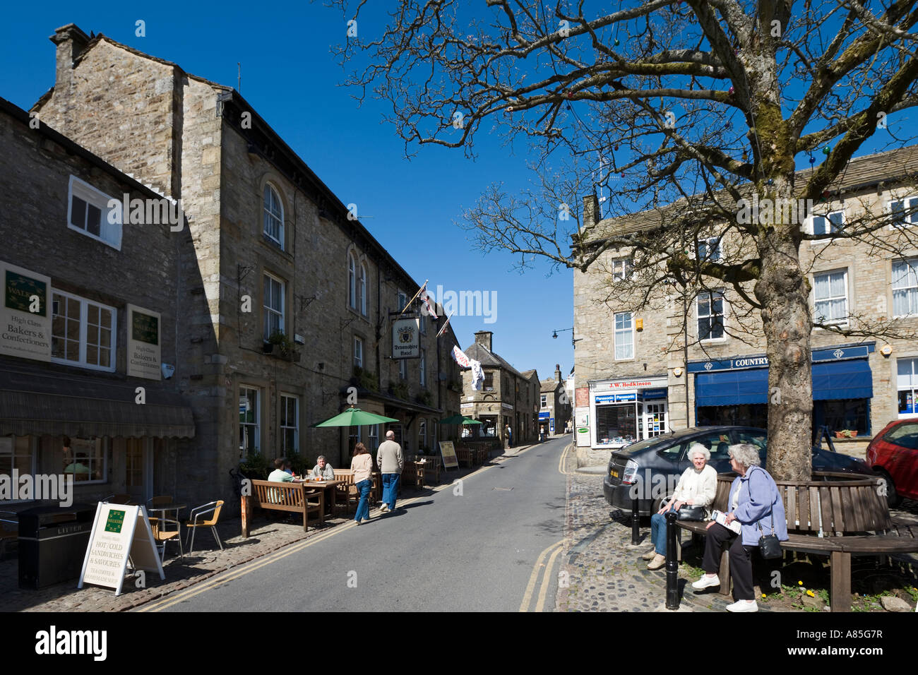 Devonshire Hotel and Pub in the town centre, Grassington, Wharfedale, Yorkshire Dales National Park, North Yorkshire, England Stock Photo
