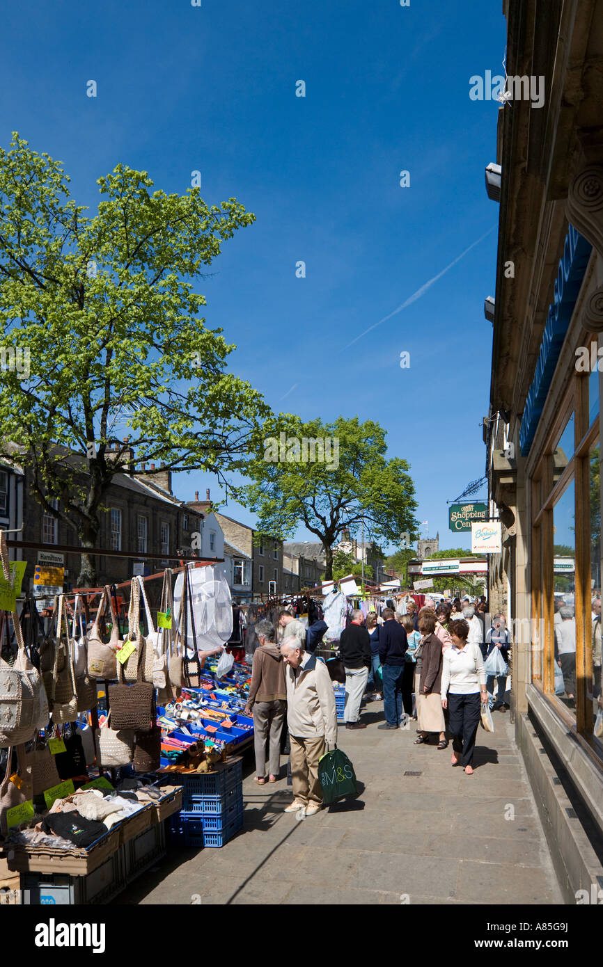 Monday Market in Town Centre, Skipton, Yorkshire Dales National Park, North Yorkshire, England, UK Stock Photo