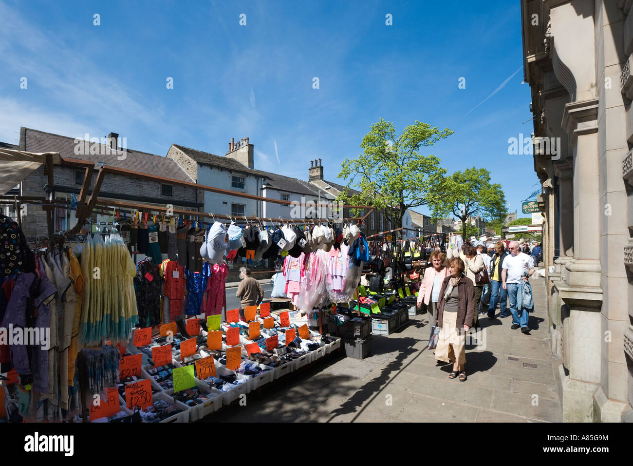 Monday Market in Town Centre, Skipton, Yorkshire Dales National Park, North Yorkshire, England, UK Stock Photo