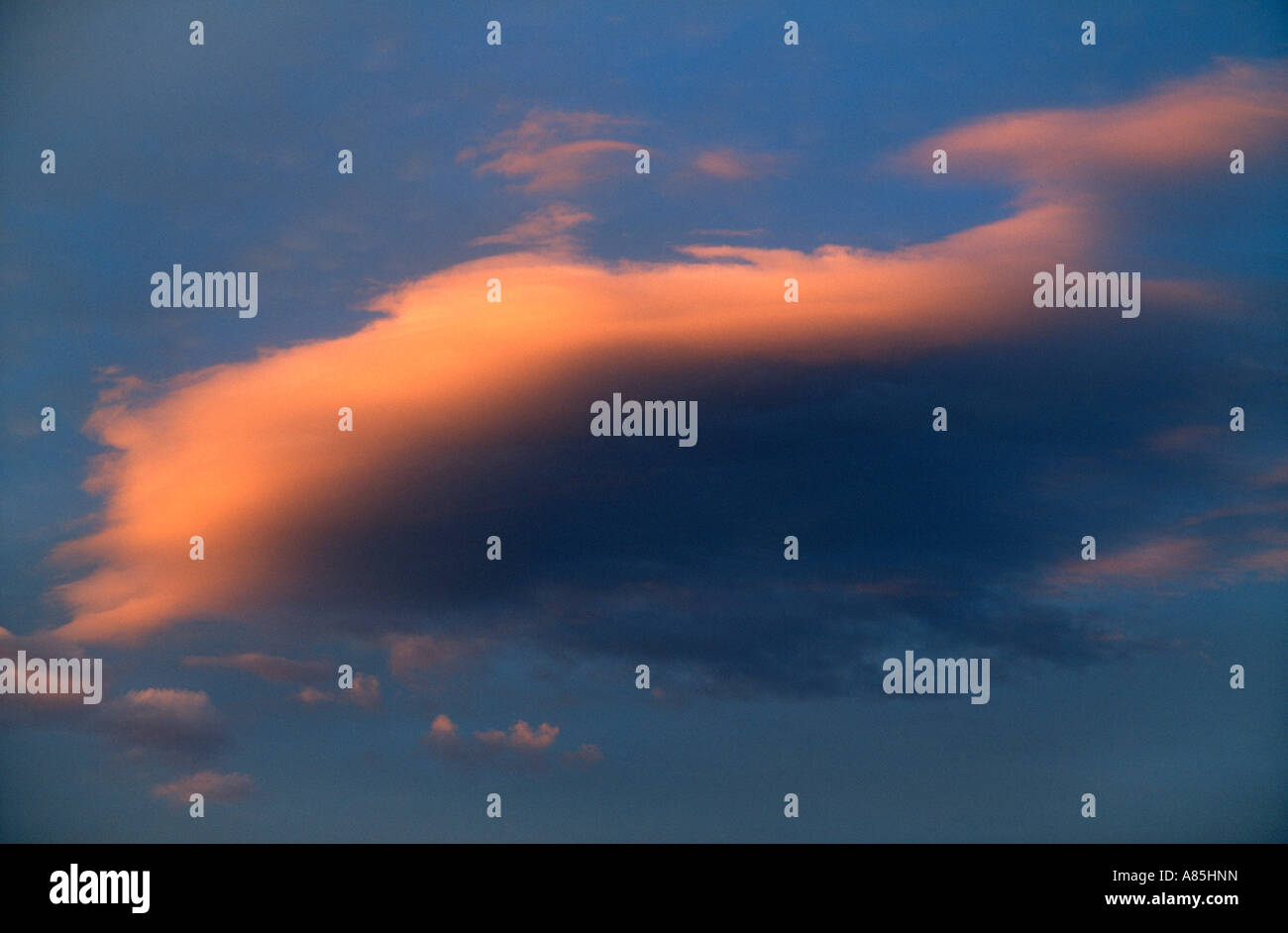 CLOUDS AT SUNSET. SKY BACKGROUND Stock Photo - Alamy