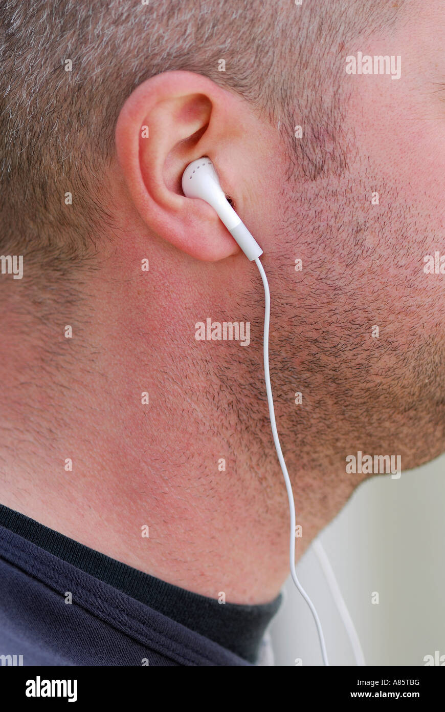 mp3 player earpiece in male ear Stock Photo Alamy