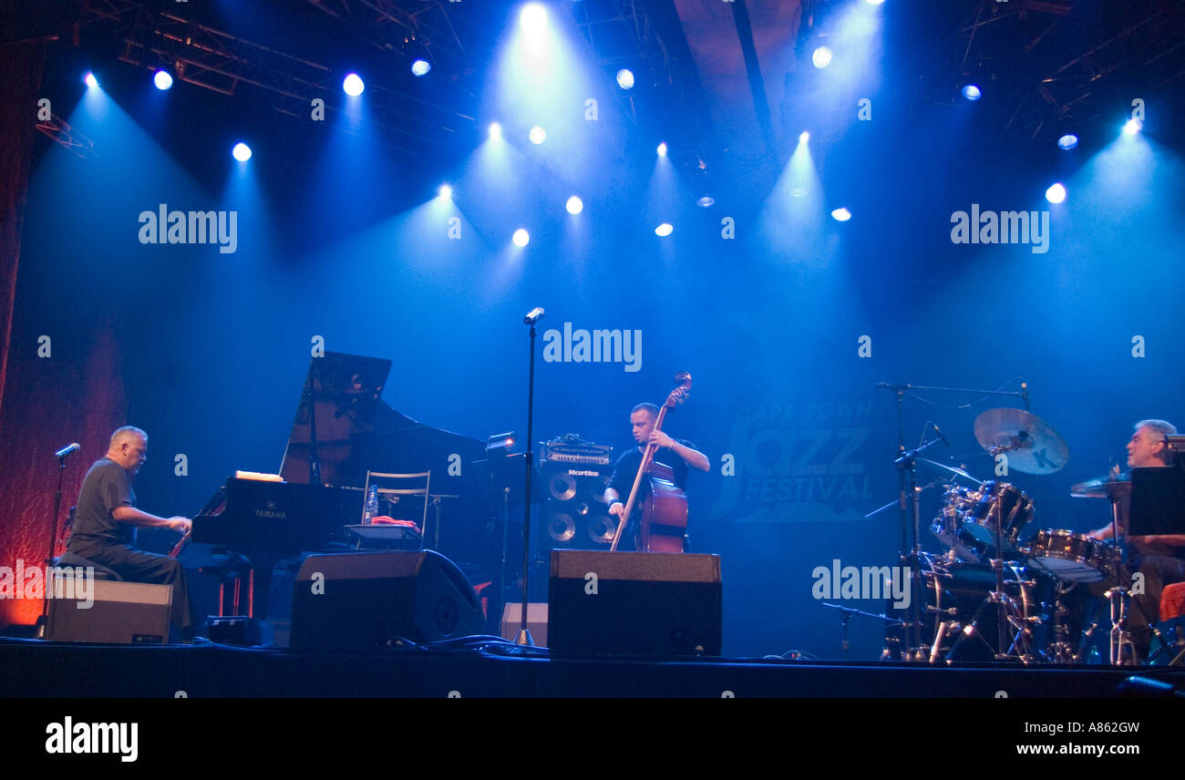 Concert perform performance hi-res stock photography and images - Alamy