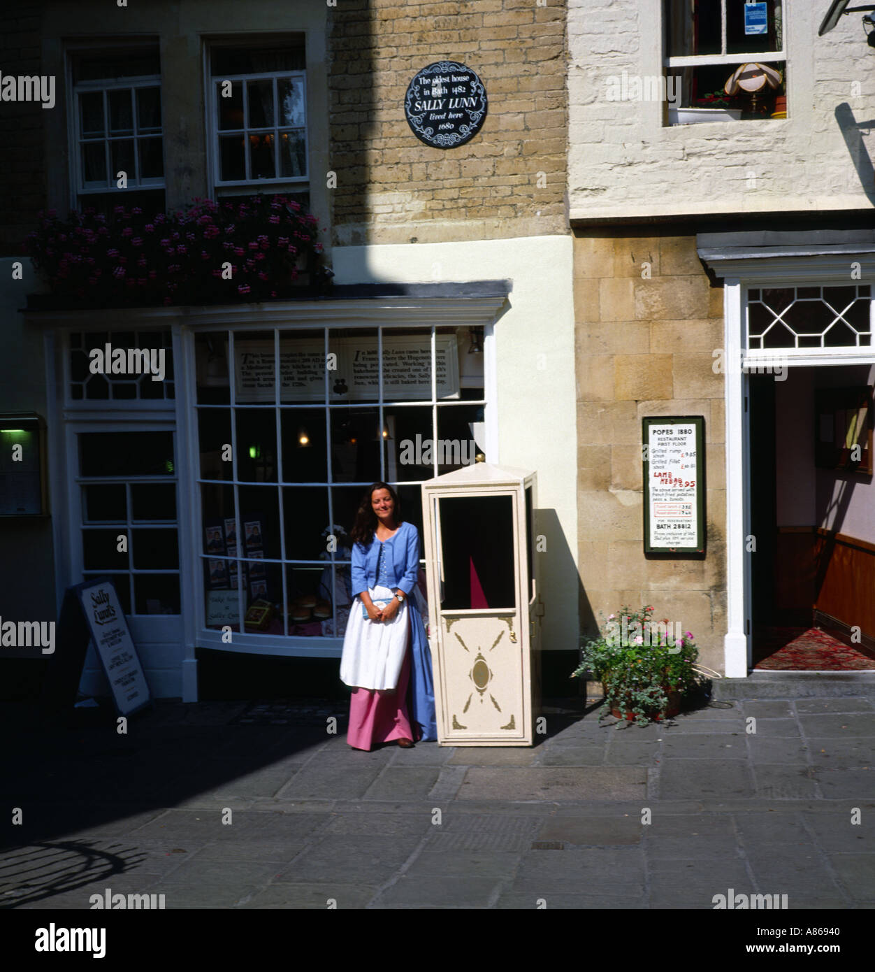 Sally Lunn s coffee shop reputed to be the oldest house in Bath
