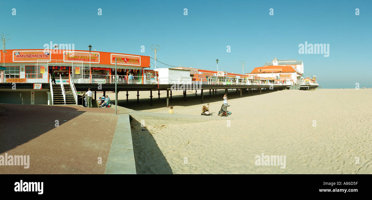 britannia-pier-great-yarmouth-stock-photo-alamy
