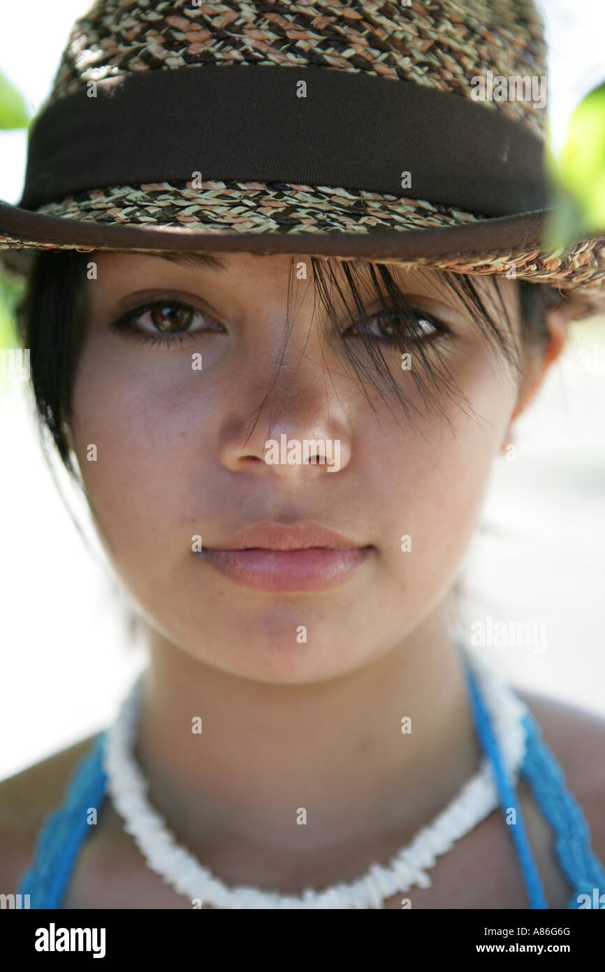 Woman beach beauty hat hi-res stock photography and images - Alamy
