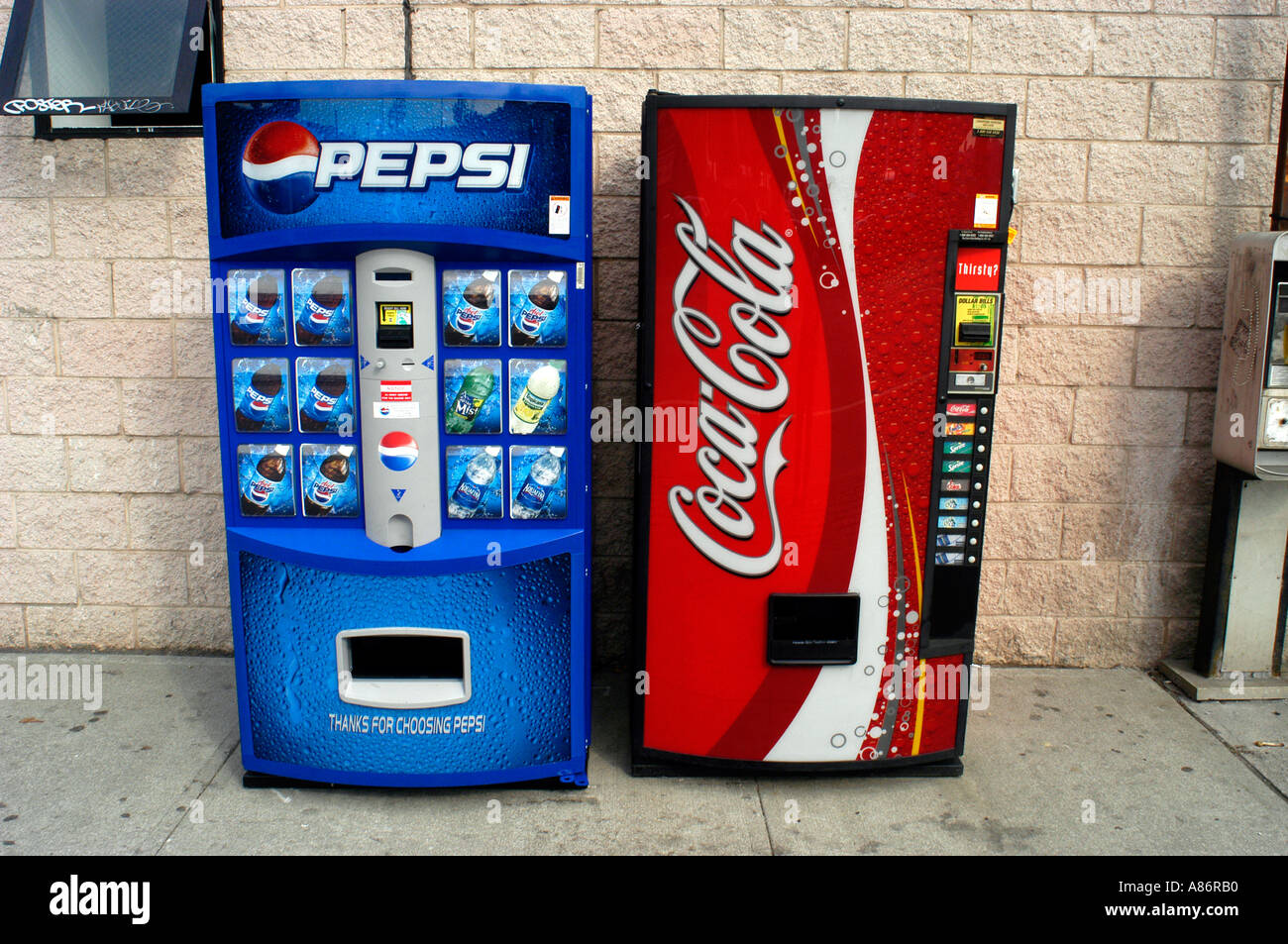 Coca Cola Coke soda pop vending machine Stock Photo - Alamy