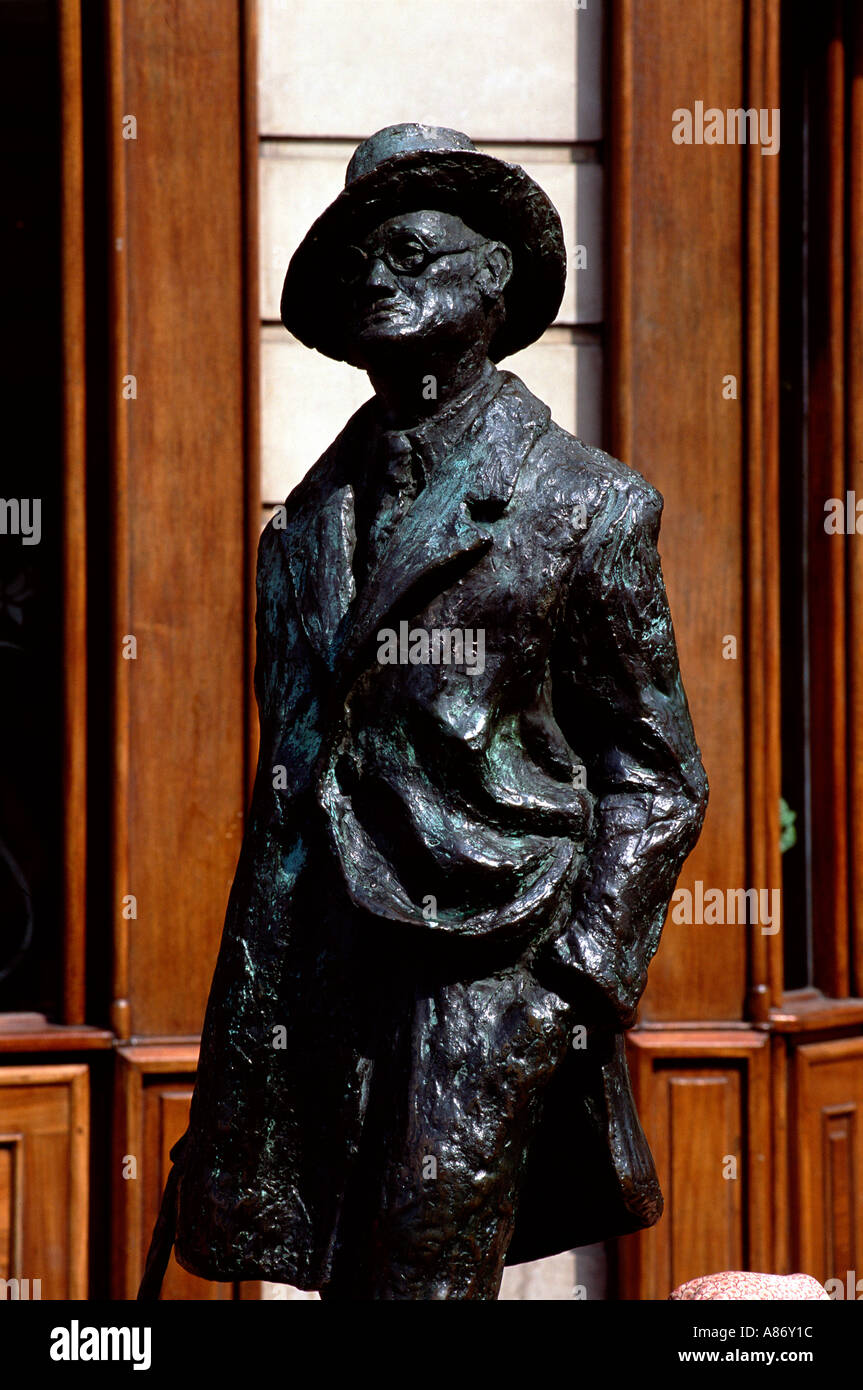 James Joyce Sculpture Dublin O'Connell Street Ireland Stock Photo Alamy