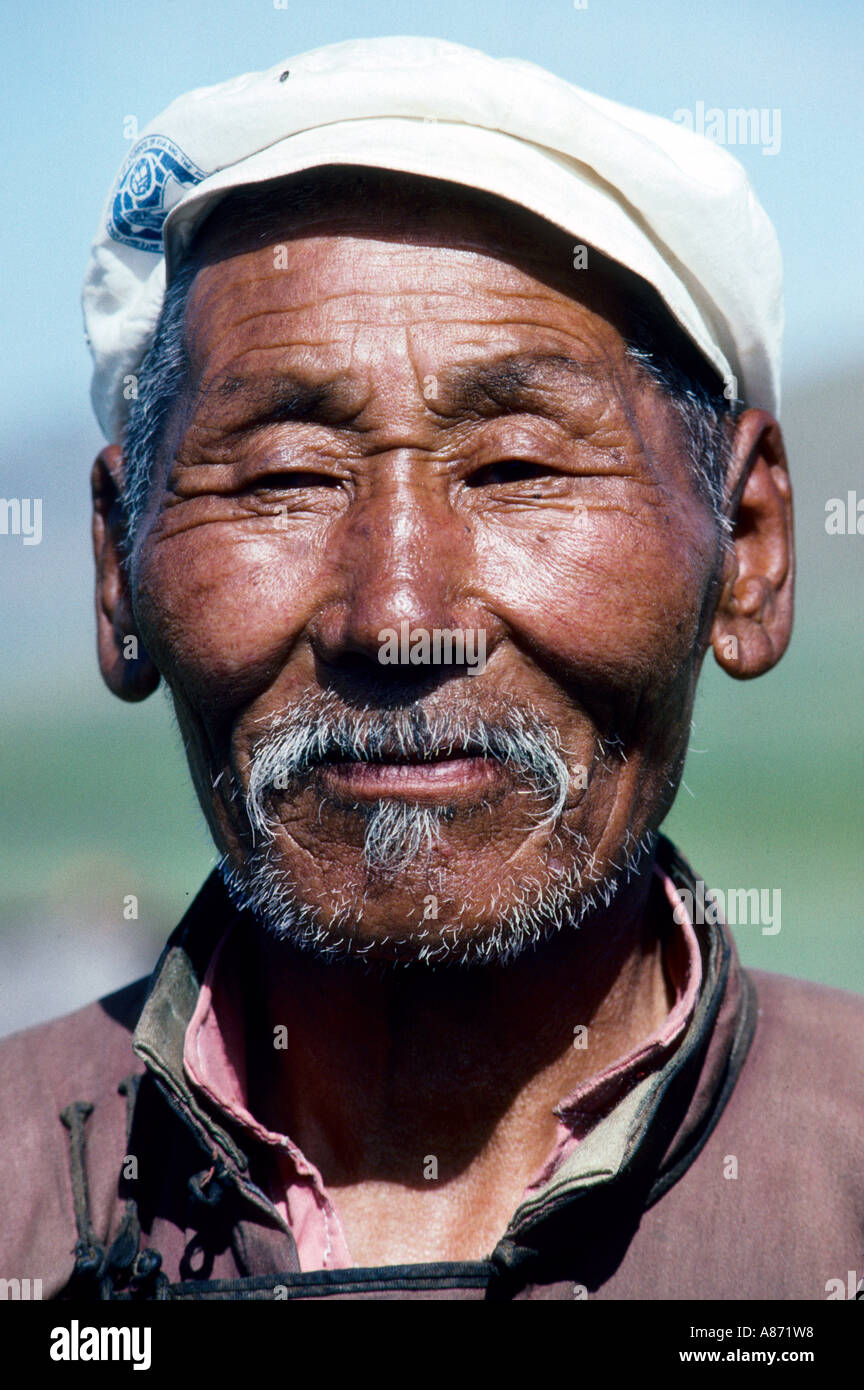 Mongolia old man in the Khoevsgoel province Stock Photo - Alamy