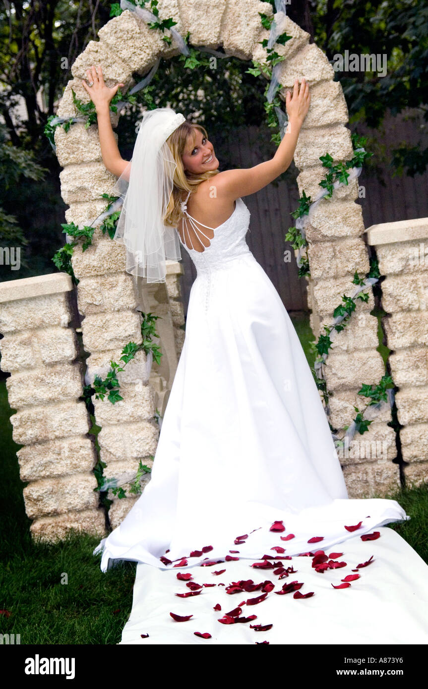 Bride throwing her bouquet Stock Photo Alamy