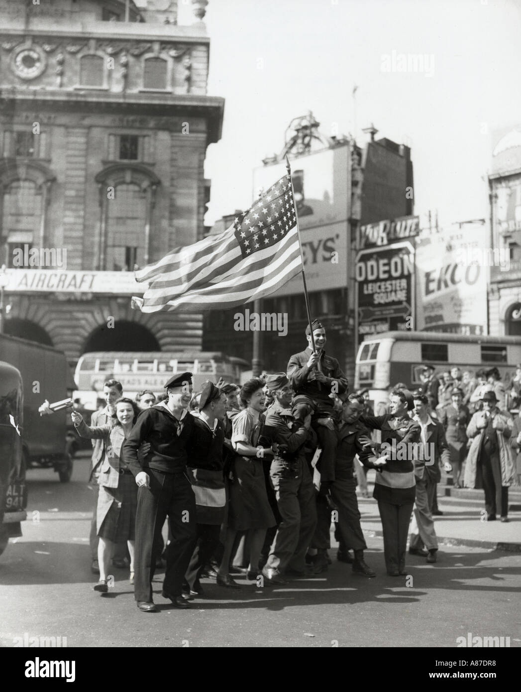 VE DAY 1945 Celebrating Victory in Europe in Piccadilly Circus Stock Photo