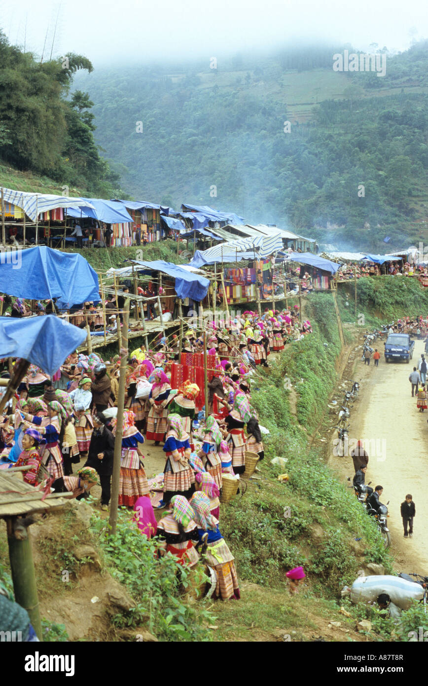 The Flower Hmong Saturday market on a hillside, Can Cau, NW Viet Nam Stock Photo