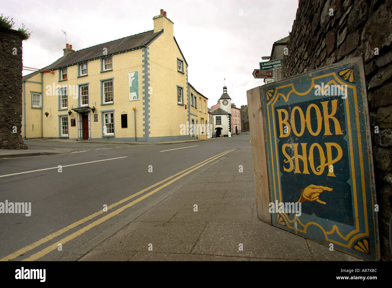 The Three Mariners pub in Laugharne owned by television actor celebrity Neil Morrissey Stock Photo