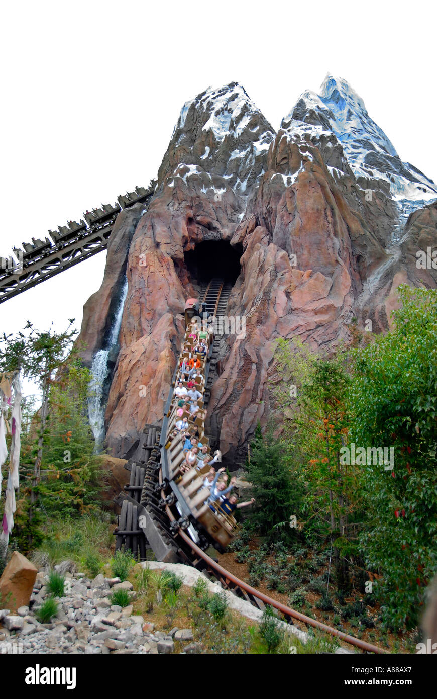 4k] Expedition Everest: Terrifying Yeti Roller Coaster - Disney's Animal  Kingdom park. WDW Florida 