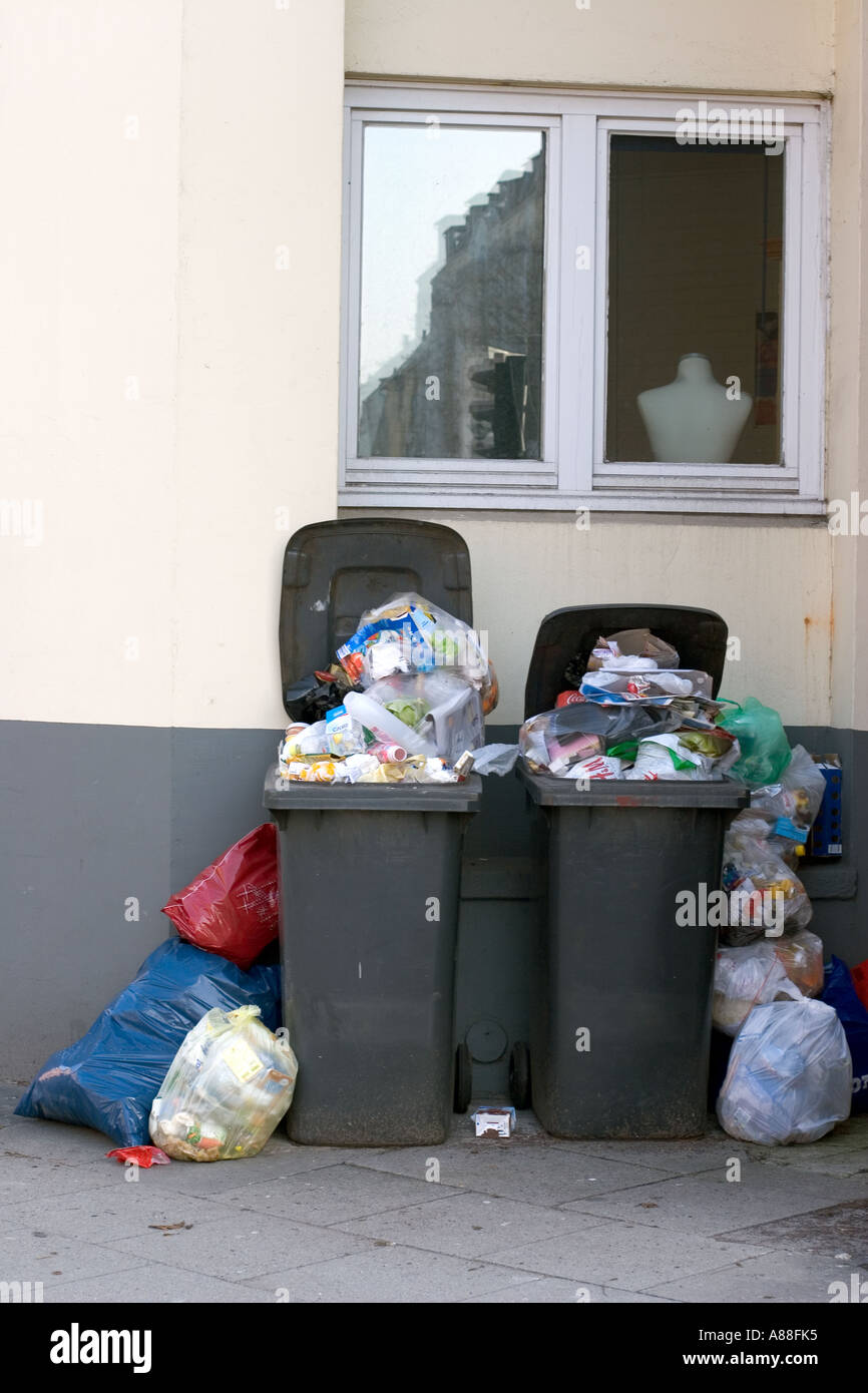 Garbage piles up in the city due to collector's strike in Hamburg