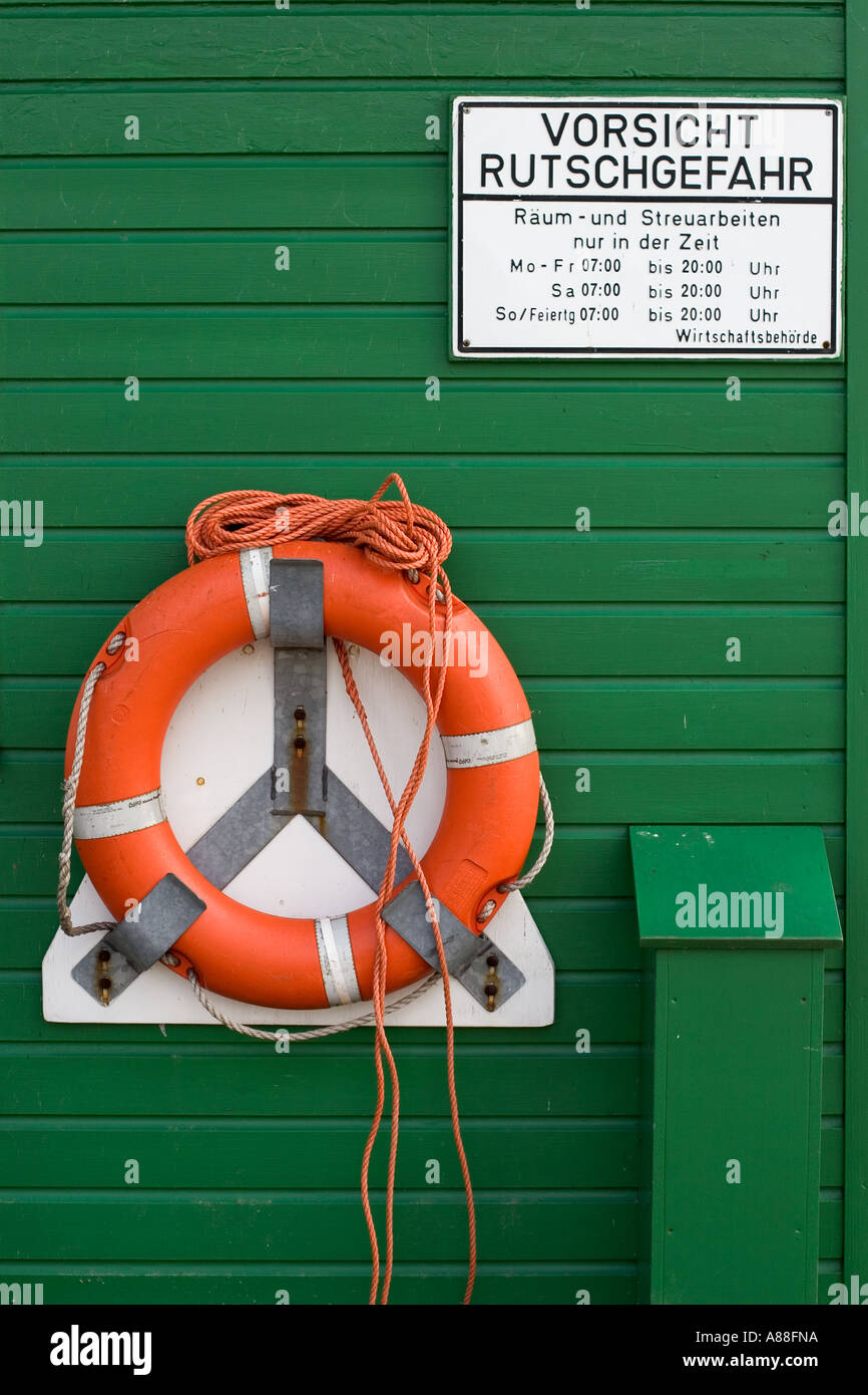 Sign Vorsicht Rutschgefahr High Resolution Stock Photography And Images Alamy