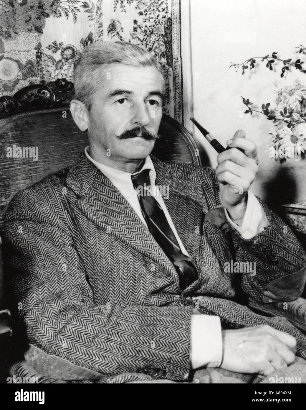 WILLIAM FAULKNER US novelist and screenwriter here about 1955 Stock Photo