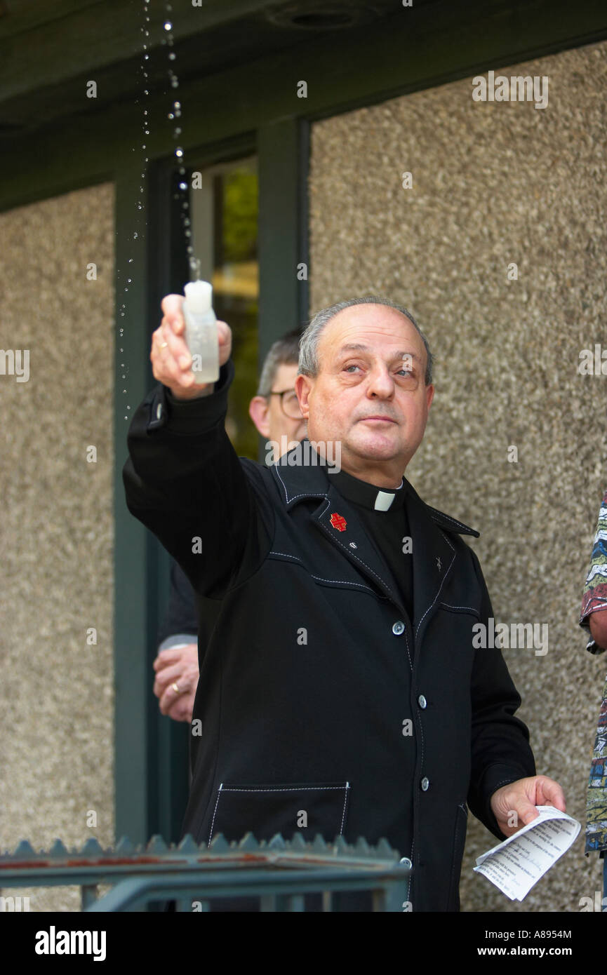 Sprinkling holy water hires stock photography and images Alamy