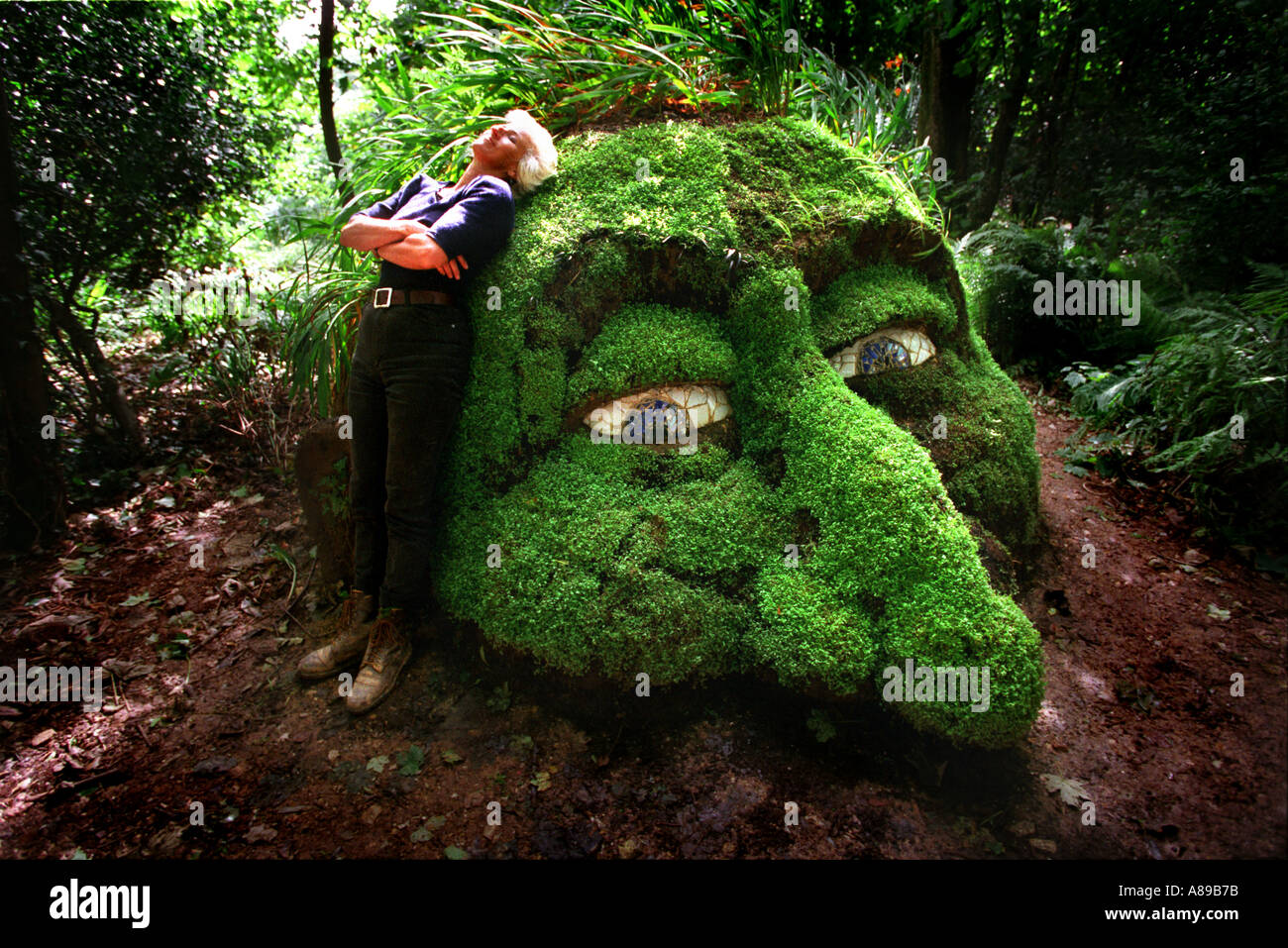 Cornish artist Sue Hill with her sculpture of a giant head at The Lost Gardens of Heligan Cornwall Stock Photo