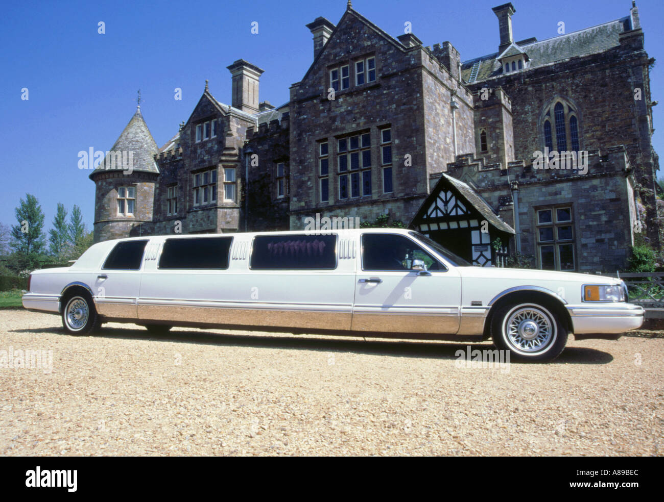 1998 Lincoln Stretch Limousine outside Palace House Stock Photo