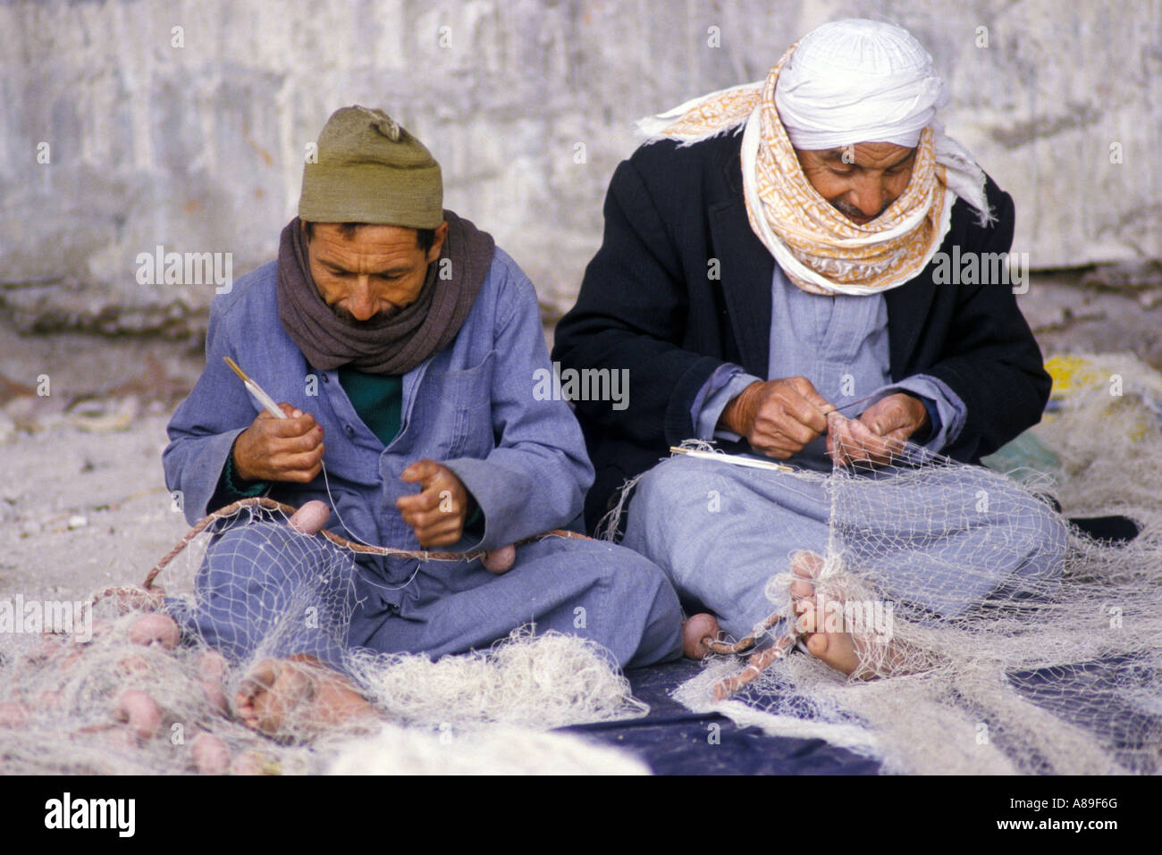 Egyptian fishermen repair their flew, Alexandria, Egypt Stock Photo