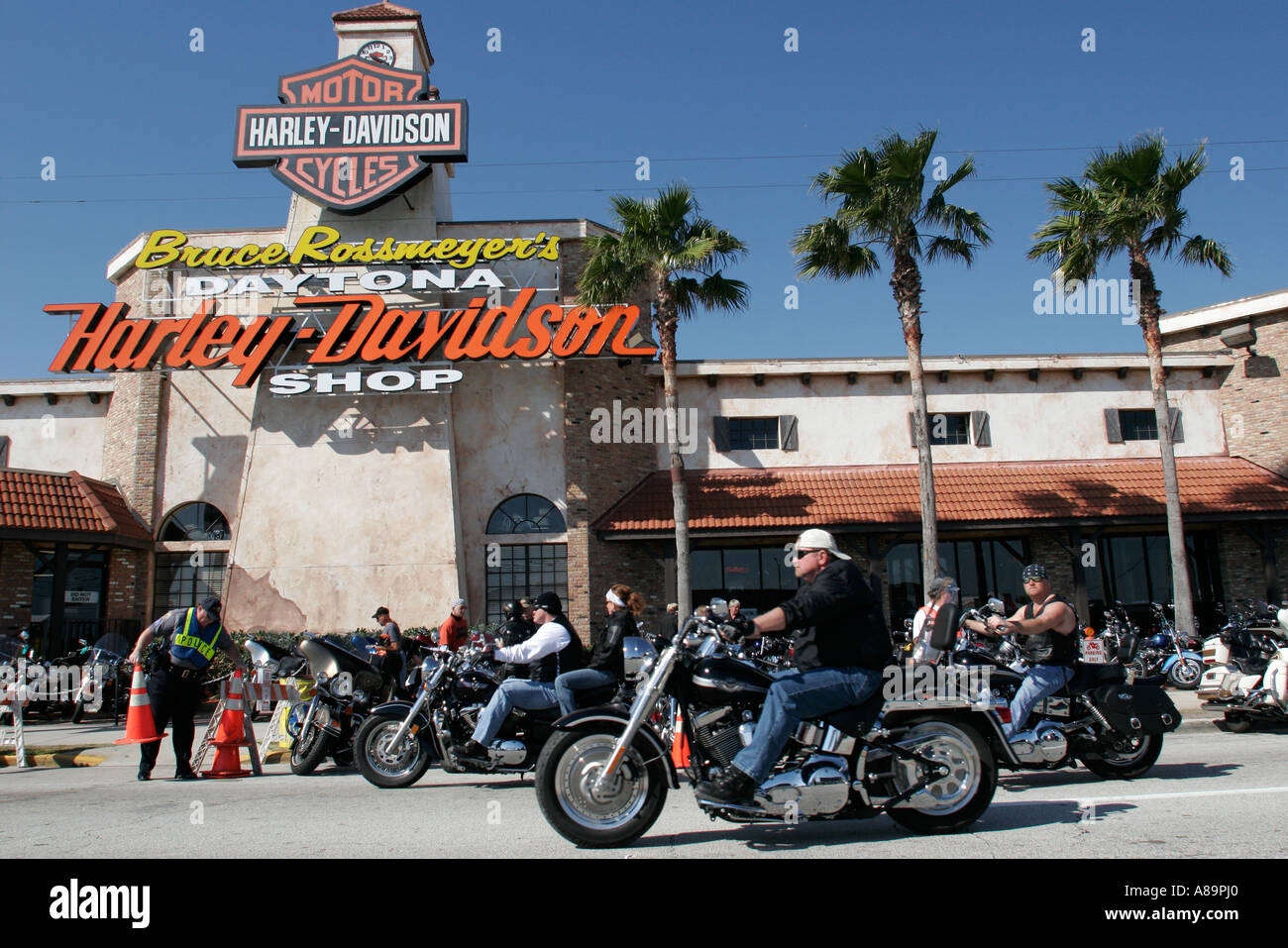 Motorcycle Dealers Daytona Beach - Daytona Beach Florida Beach Street Bike Week Harley Davidson Dealer A89PJ0