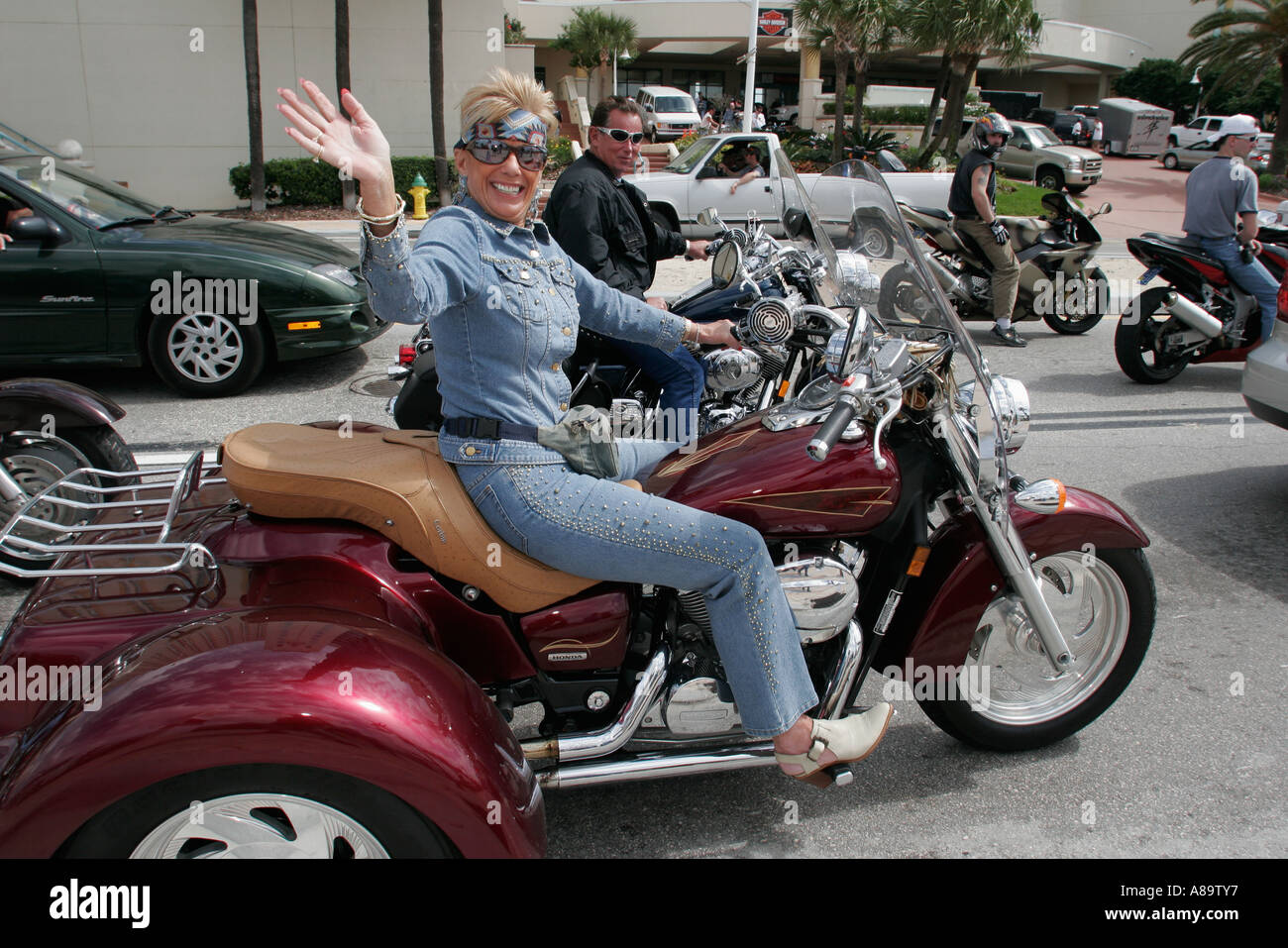 Ladies 3 best sale wheeler bike