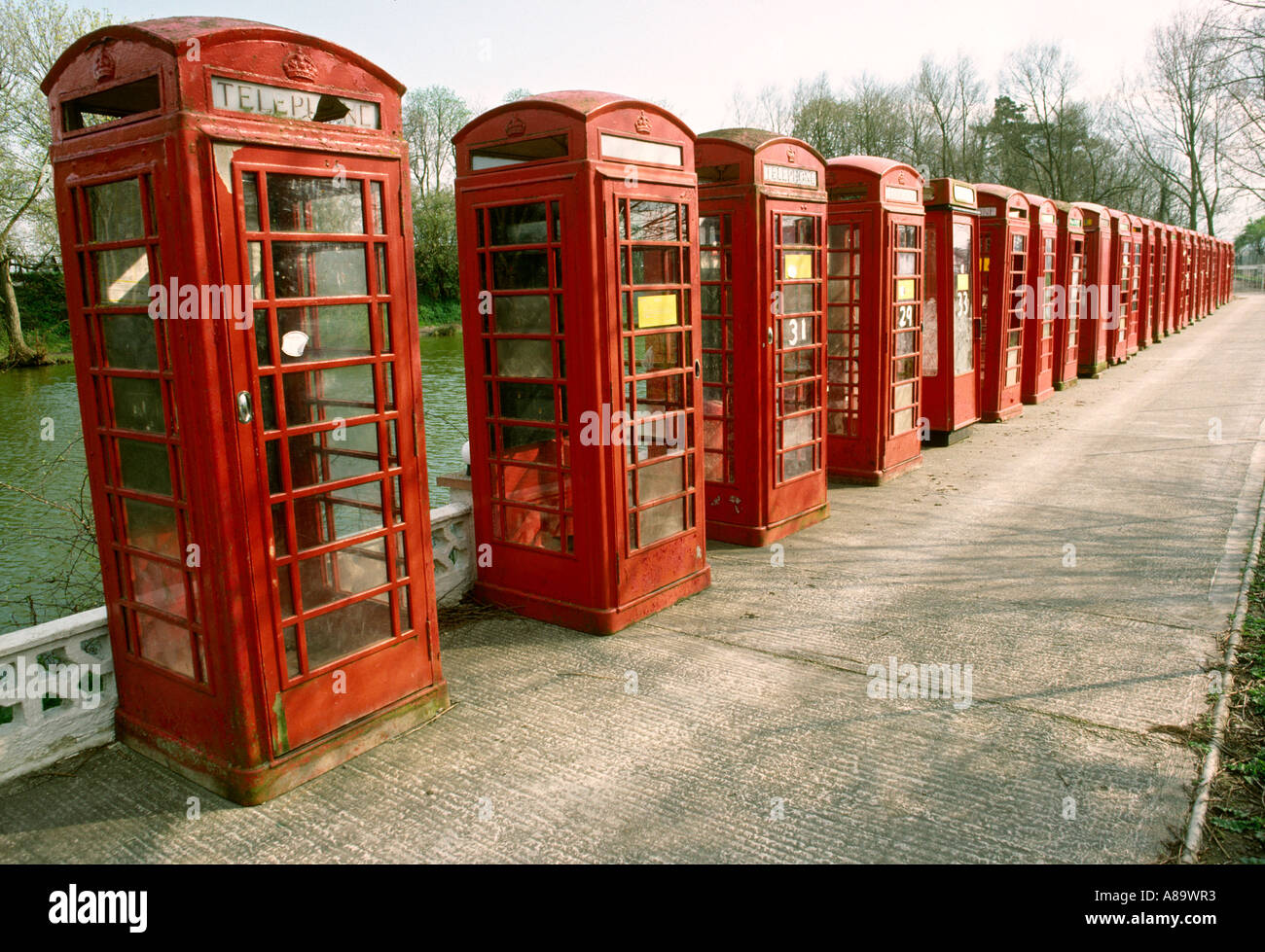 Oxfordshire Wantage 26 K6 K8 Phone Boxes in Michael Greenes drive Stock Photo