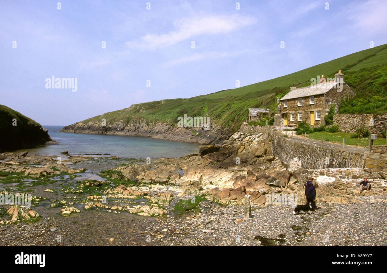 Cornwall Port Quin Idyllic Cottage By The Sea Stock Photo 6877686