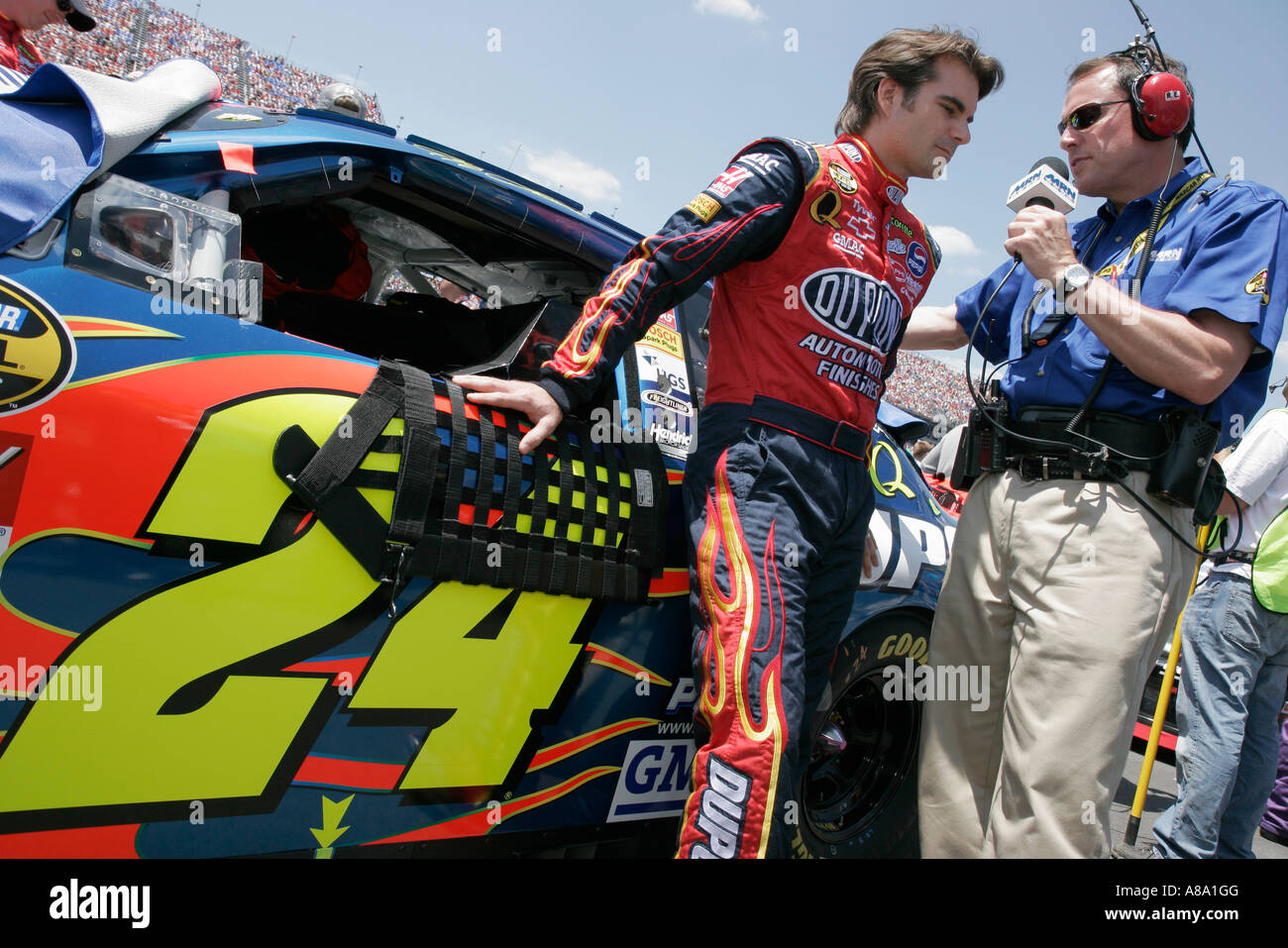 Alabama Talladega Superspeedway,Aaron's 499 NASCAR Nextel Cup Series,Pit Road,driver Jeff Gordon,interview,interviews,interviewing,visitors travel tra Stock Photo