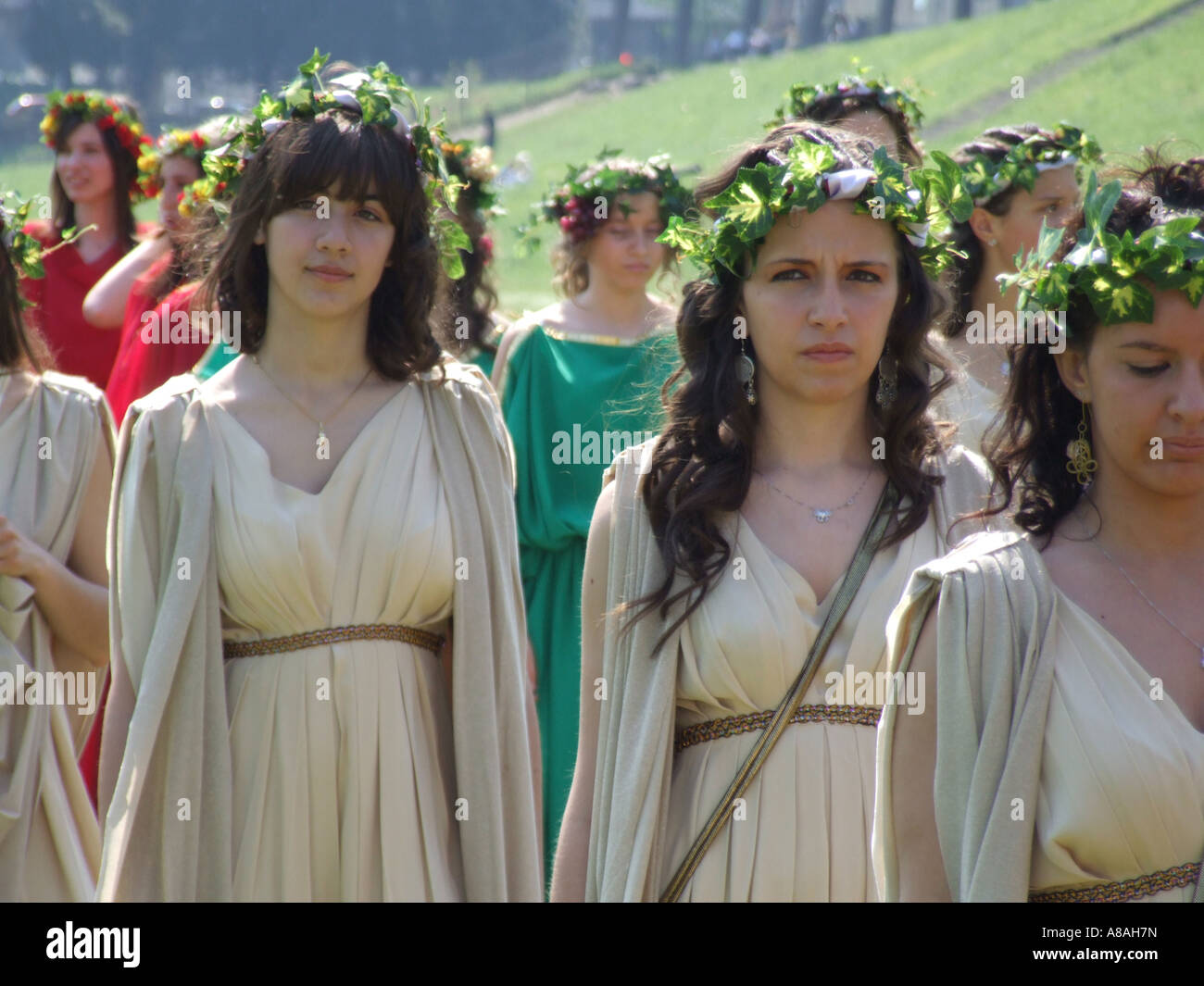 Roman citizens in a procession celebrating the birth of Rome italy 2007 Stock Photo
