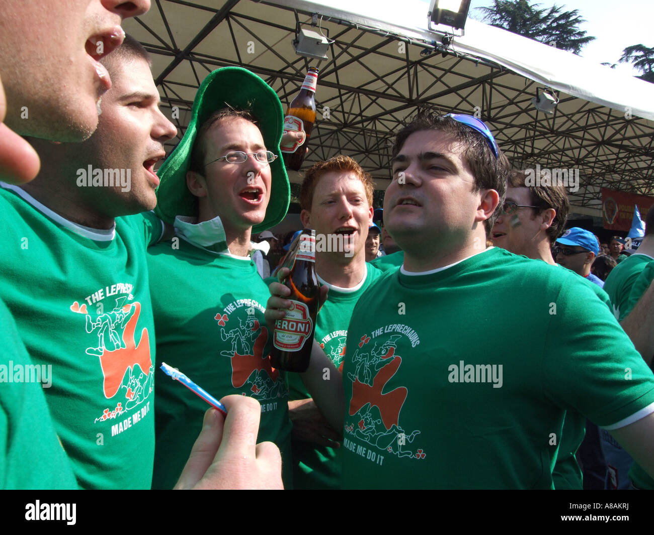 Big sing choir hi-res stock photography and images - Alamy