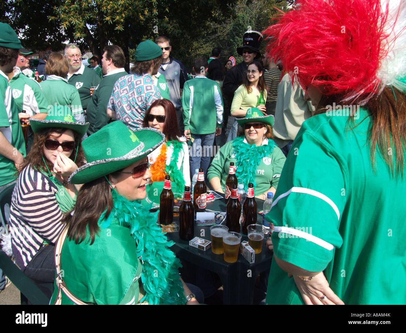 Irish fans girls hi-res stock photography and images - Alamy