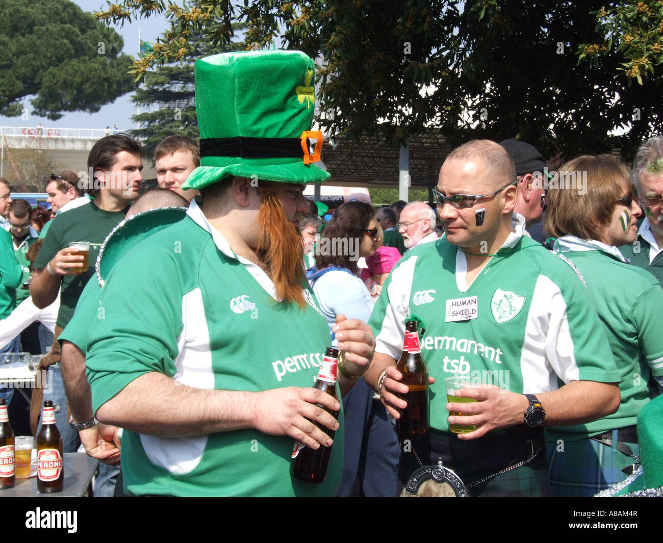 Irish fans girls hi-res stock photography and images - Alamy