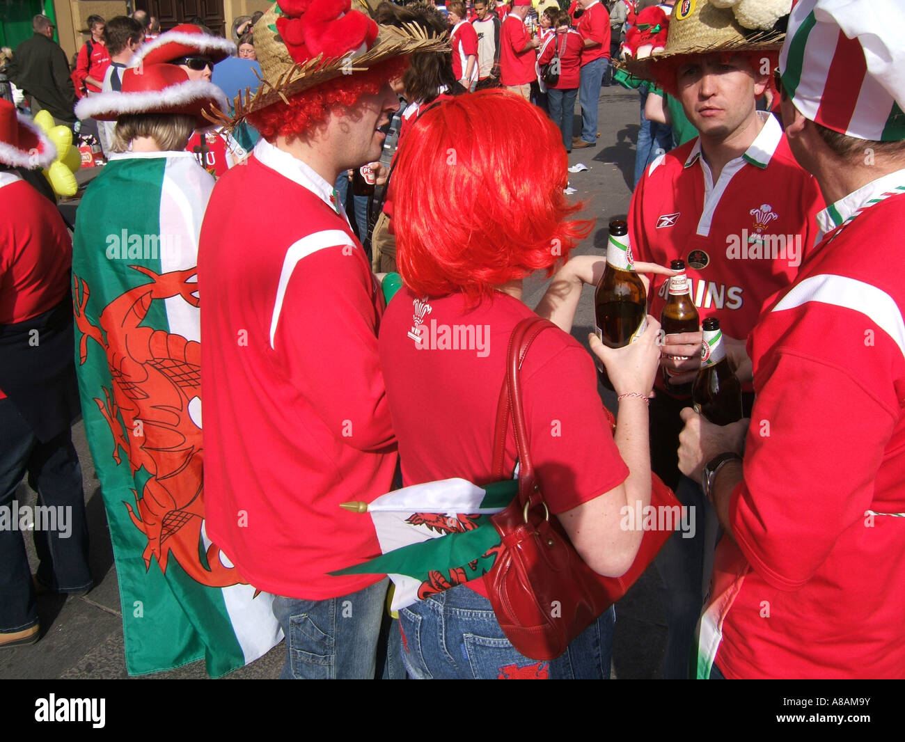 Welsh women in national dress hi-res stock photography and images - Alamy