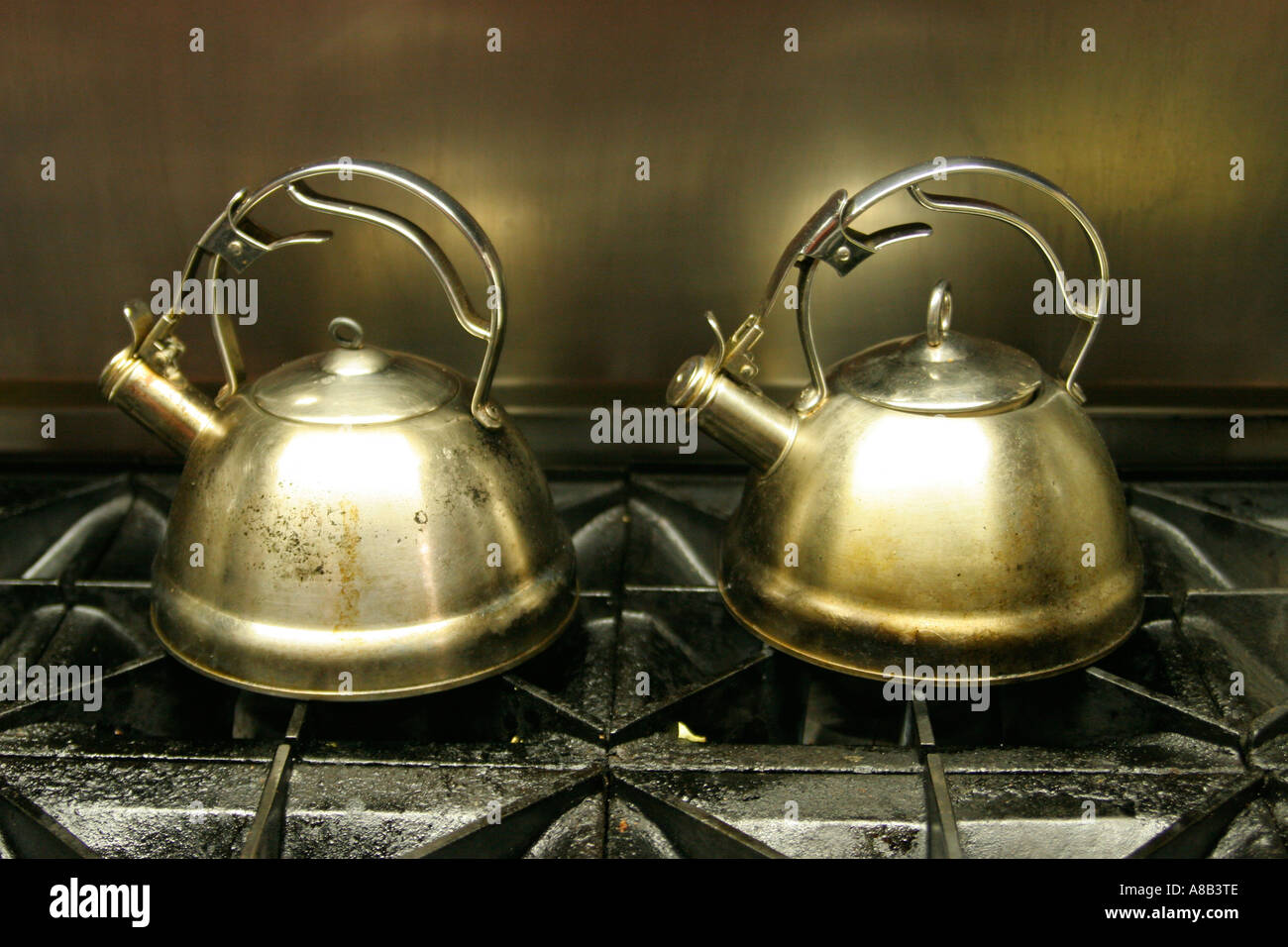 Tea kettles on stove hires stock photography and images Alamy