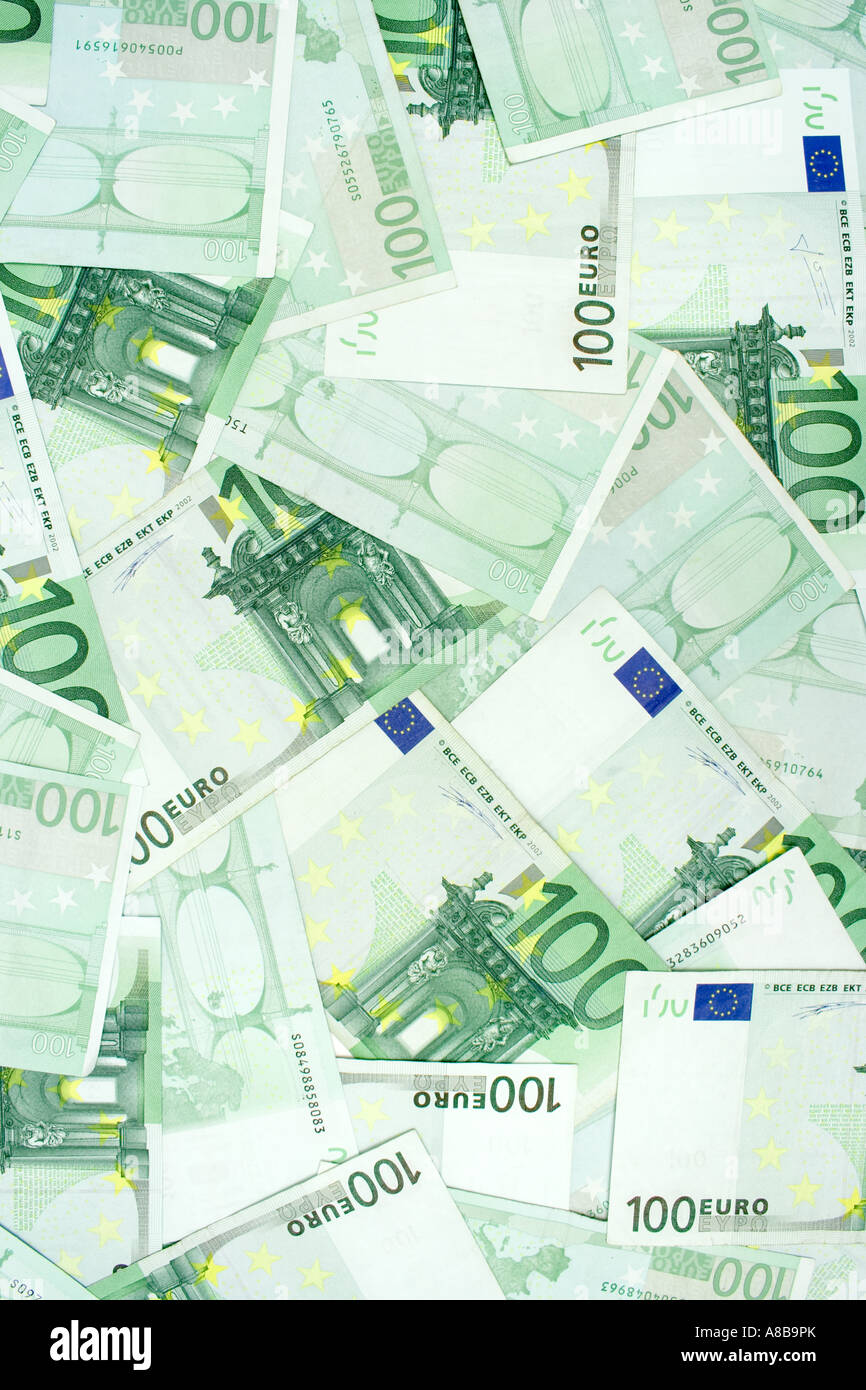 Texture shot of one hundred Euro banknotes Stock Photo - Alamy