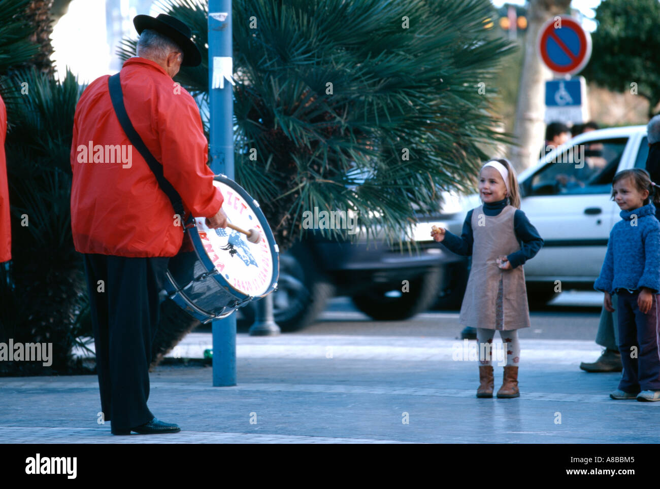 Children watching drummer Banyuls-sur-Mer Pyrenees-Orientals Languedoc-Roussillion France Stock Photo