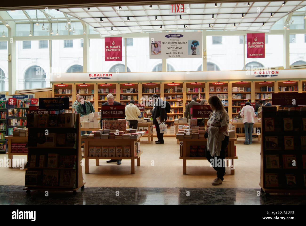 B Dalton bookstore at Union Station Washington DC Stock Photo