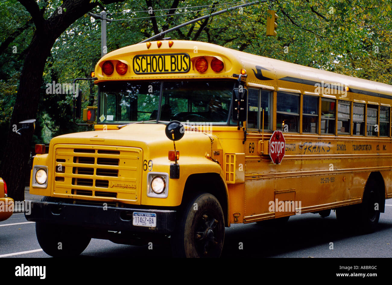 School bus 2. Школьный автобус 1980. Страшный школьный автобус. Злой автобус. Американский Грузовичок школьный автобус.