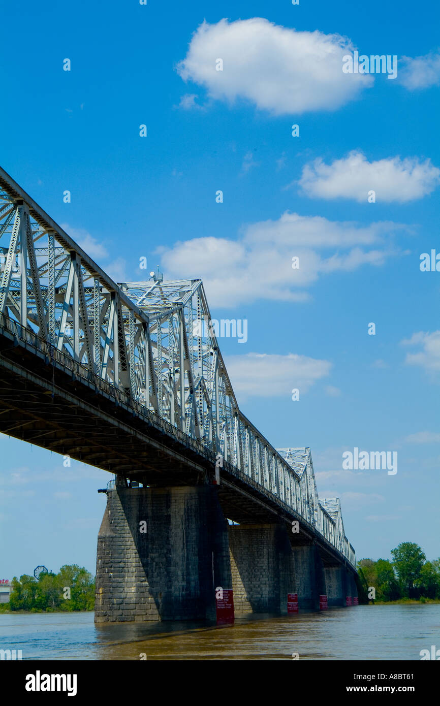 George rogers clark memorial bridge hi-res stock photography and images