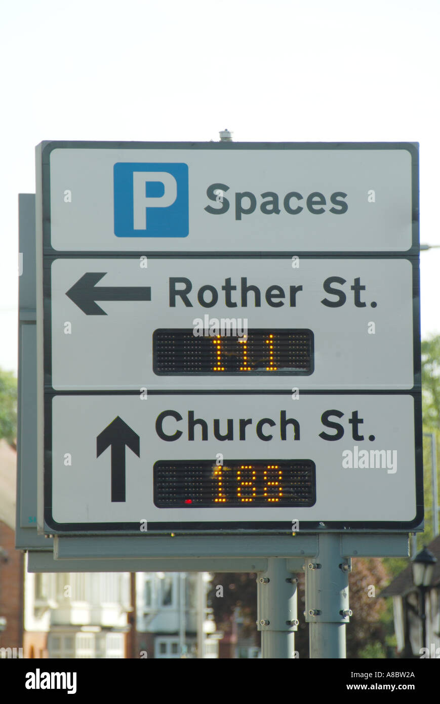 Stratford upon Avon electronic sign indicating location of car parks