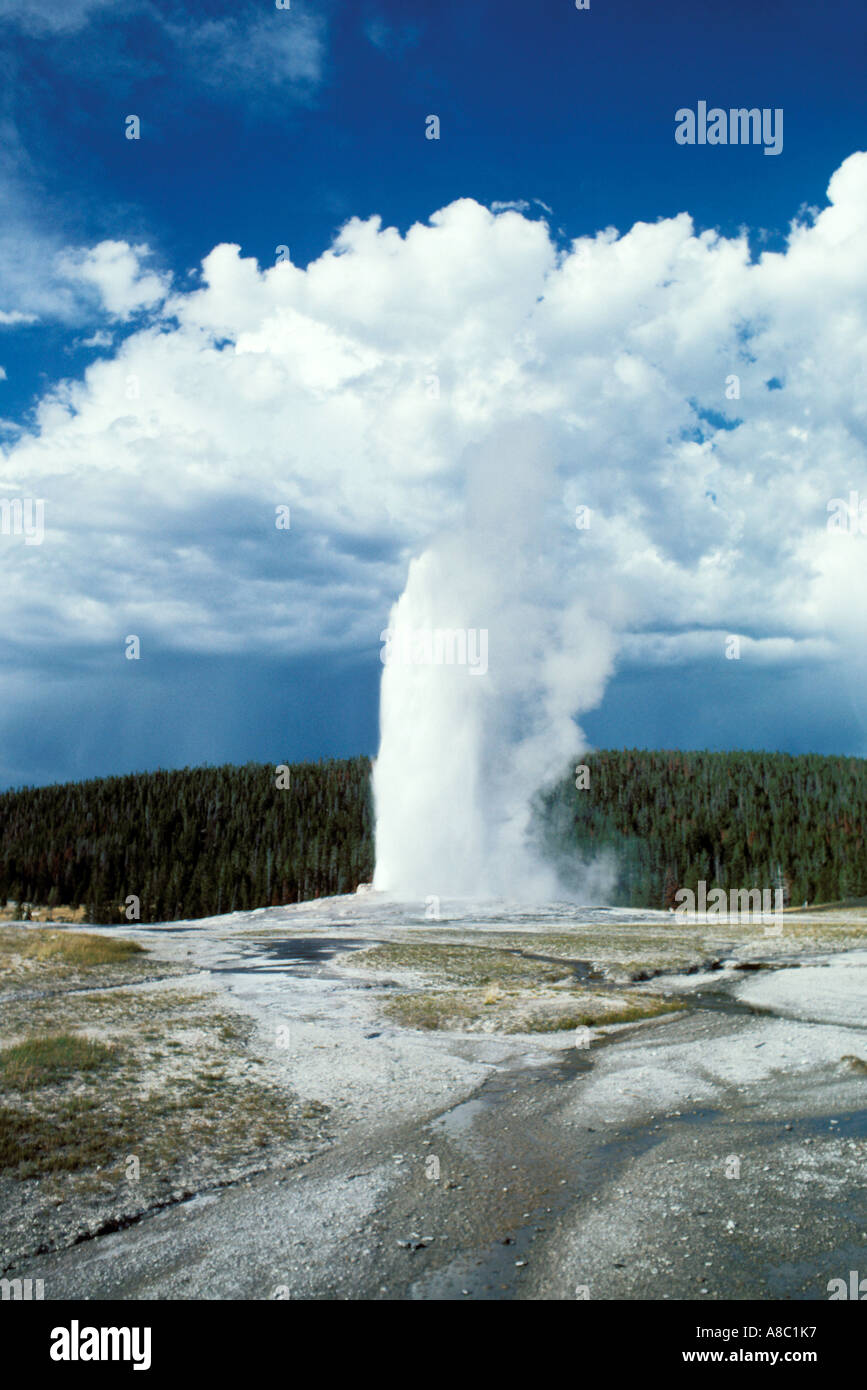 Wyoming Yellowstone National Park Old Faithful Geyser Stock Photo - Alamy