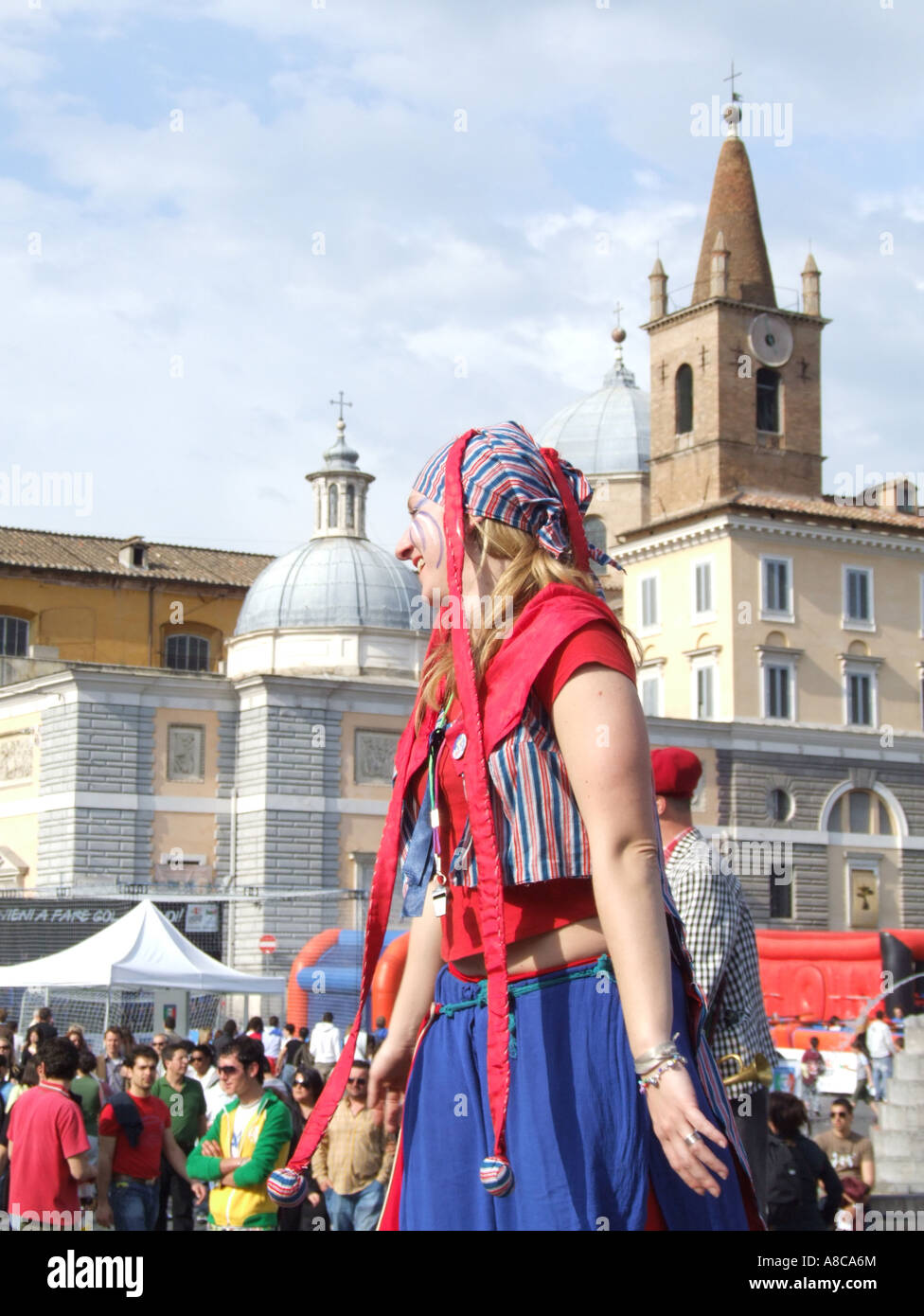 street entertainer at piazza del popolo rome Stock Photo - Alamy