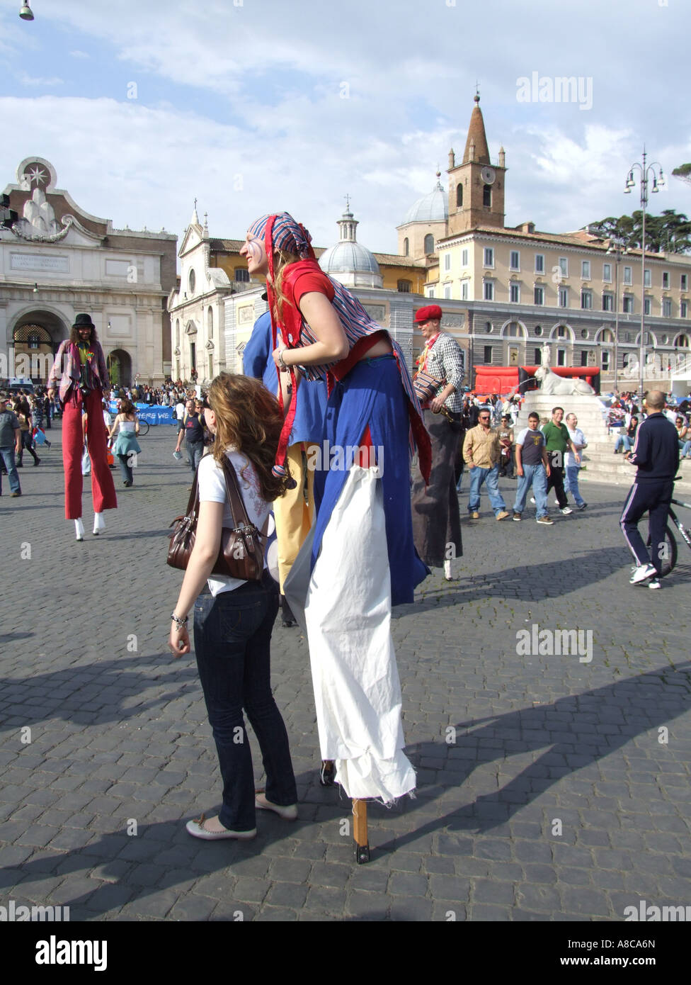 street entertainer at piazza del popolo rome Stock Photo - Alamy
