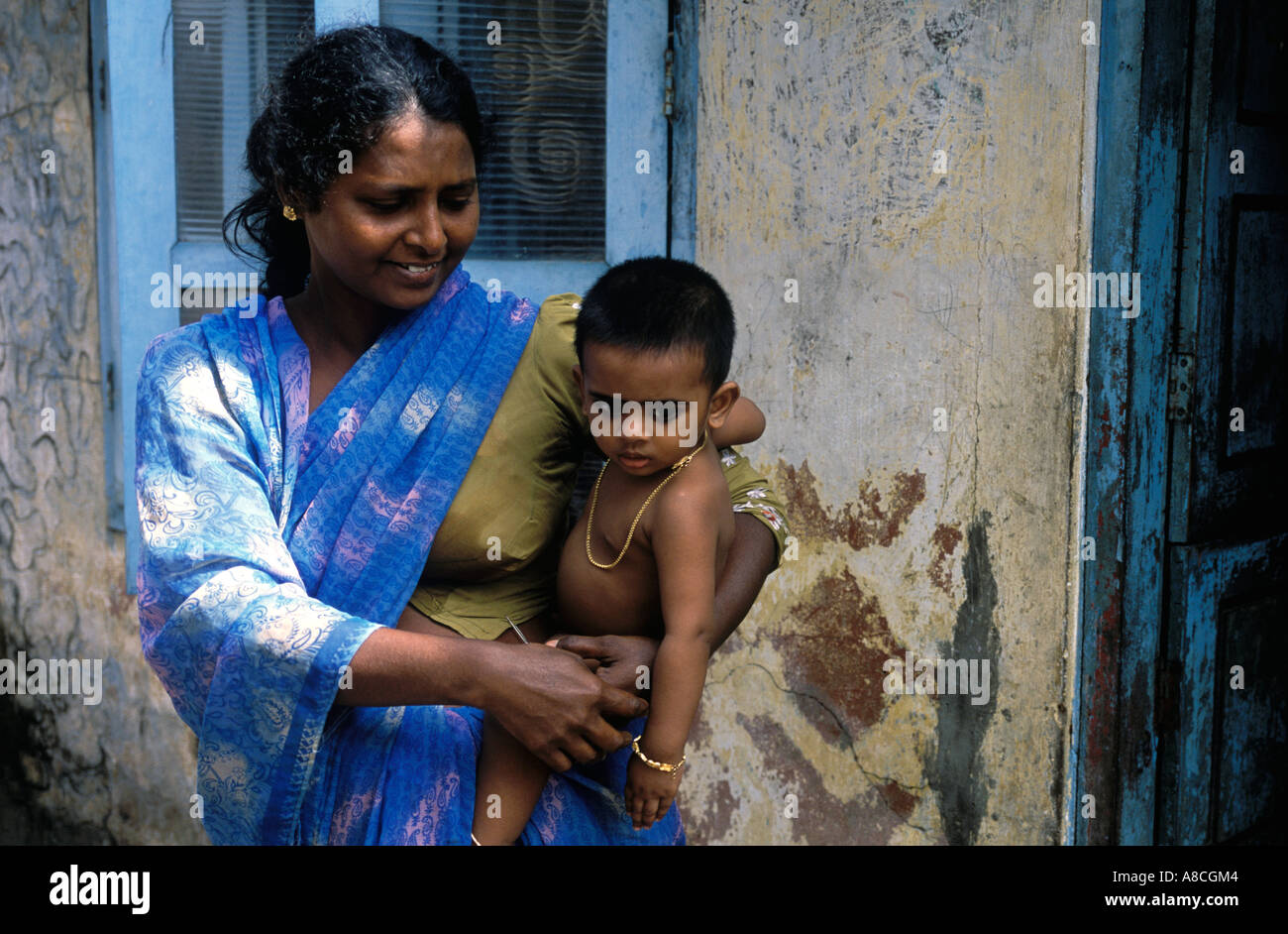 Woman in a blue Sari with her baby boy, Mattancherry, Kerala, India Stock  Photo - Alamy