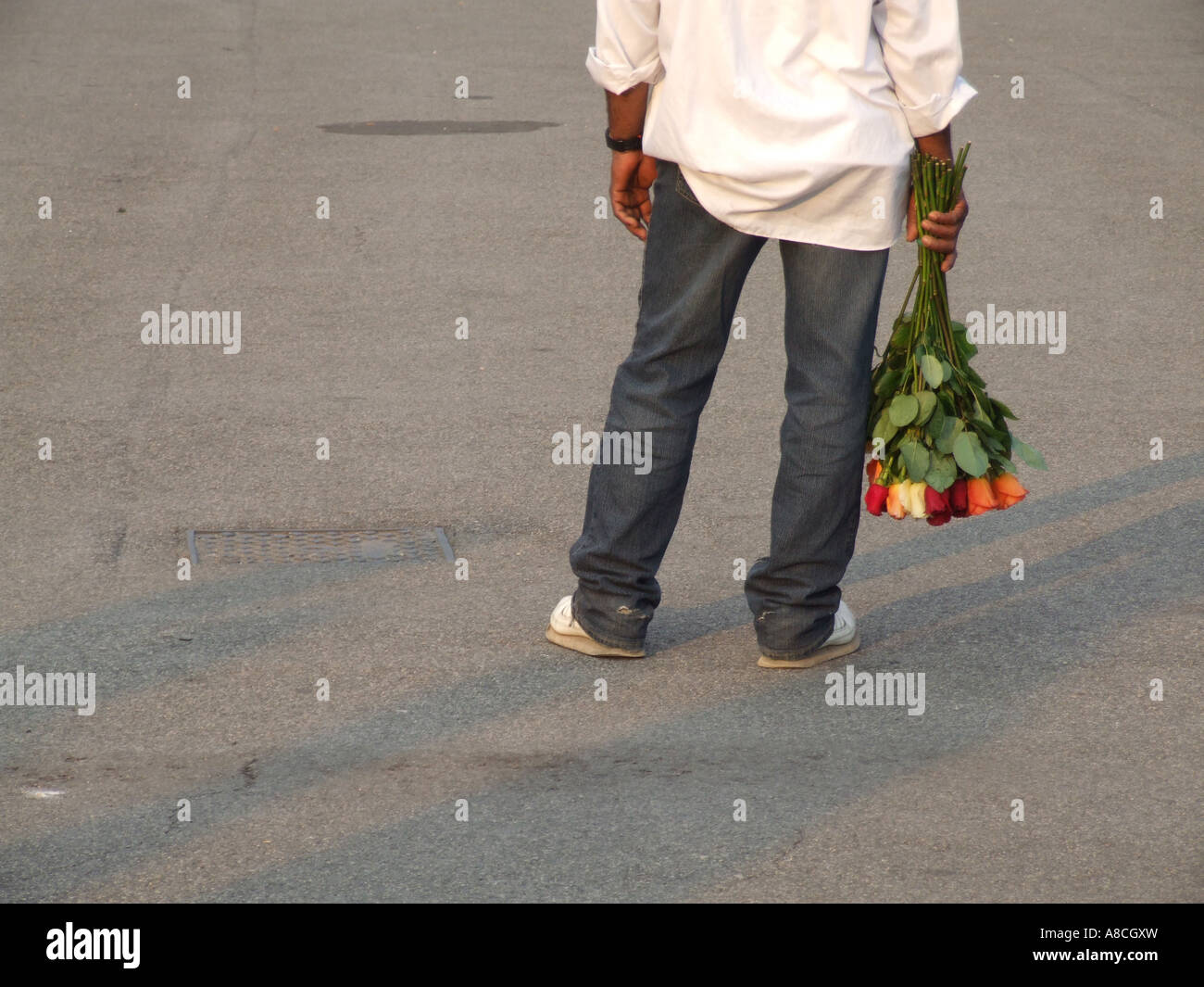 man holding bunch of roses in rome Stock Photo - Alamy