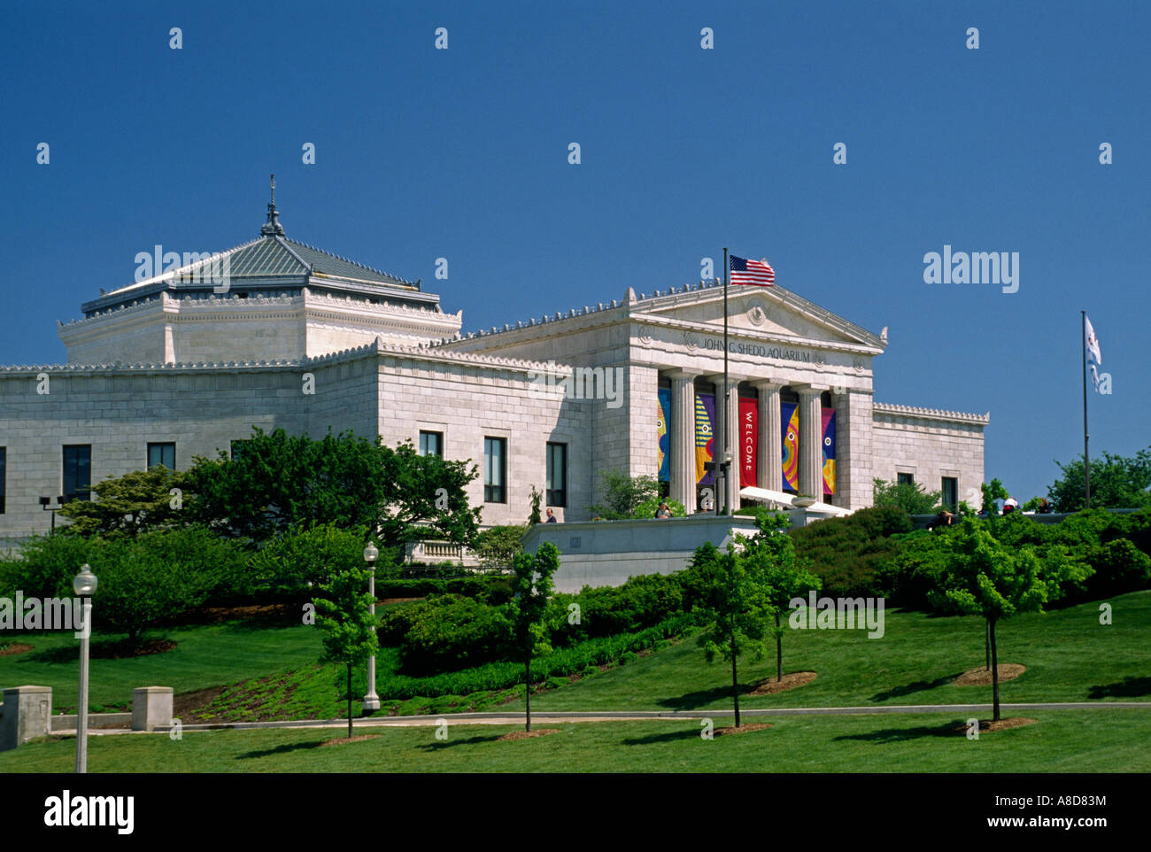 Entrance of the JOHN G SHEDD AQUARIUM with its ROMANESQUE architecture